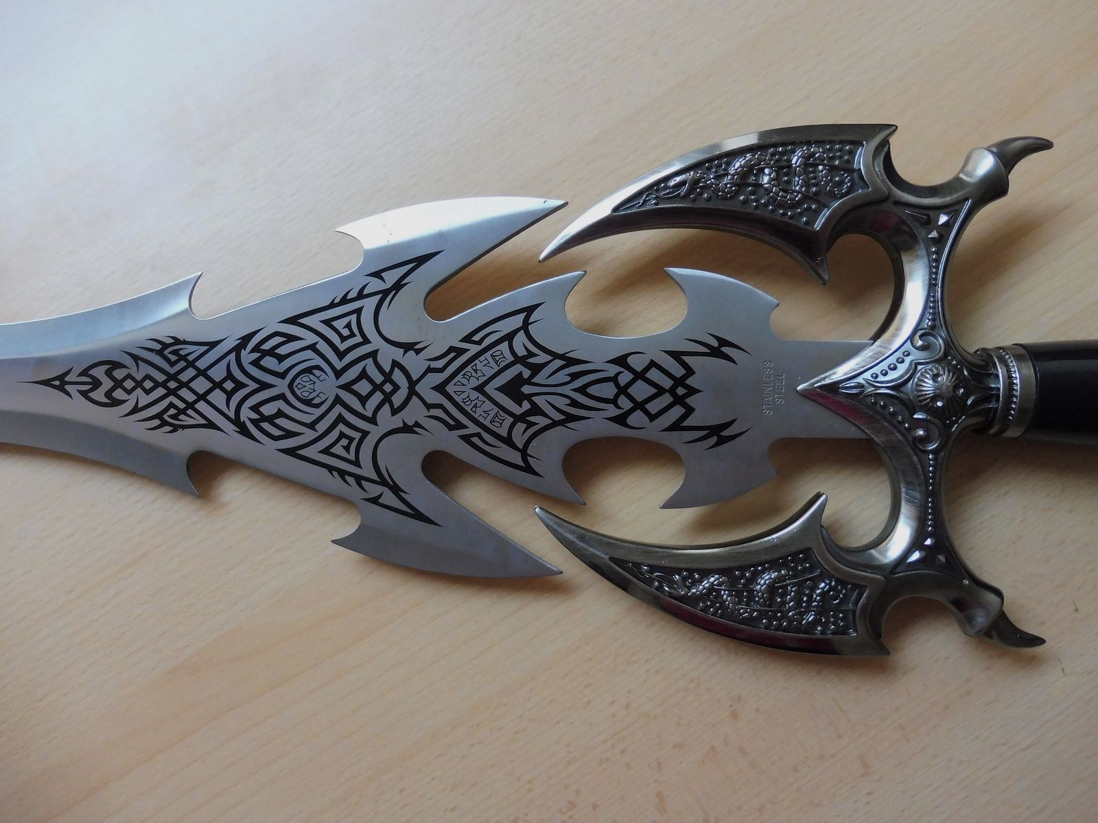 Spada dell'Oscurità" / "Sword of Darkness" replica? Artista fantasy Kit Rae Kilgorin / "La storia delle spade degli Antichi"?