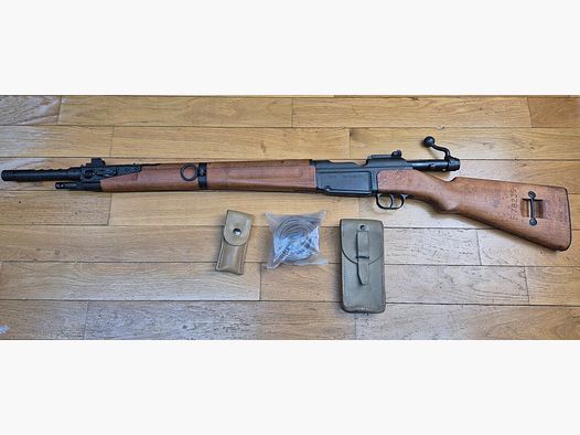 Splendide et peu courant fusil Mas 36-51- Calibre d&rsquo;origine 7,5×54 MAS – Intégralement Mono-matricule y compris baïonnette – Arme de 1956 – Canon à l&rsquo;état de neuf – Bretelle neuve -Nécessaire de nettoyage – Arme rare à collectionner en TBE+++ !