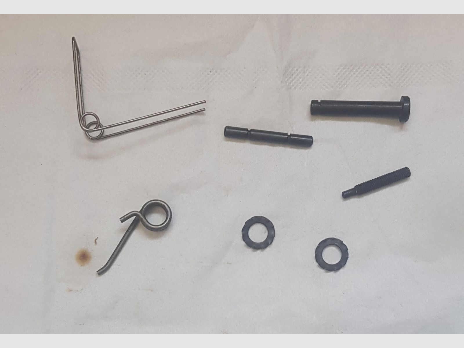 Vervangingsonderdelen Haenel IV/M Onderhevel Luchtgeweer 4M of IV M Trekker Trekkerstang Veerinstallatie Schroef Trekkerhaak Veer per stukprijs