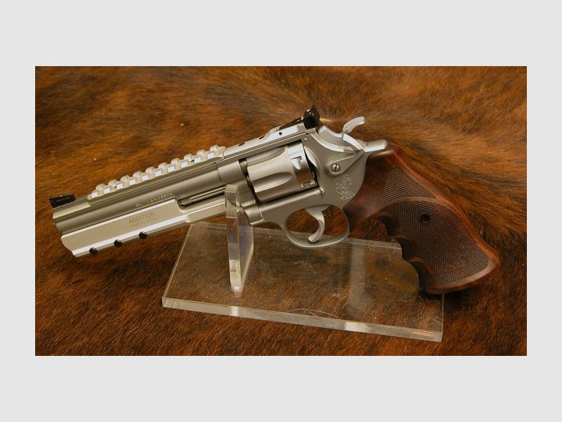 Smith & Wesson 617 CUSTOM TARGET PRO-PLUS-II .22 lfb S&W 617 6" cal. - .22 l.r.
