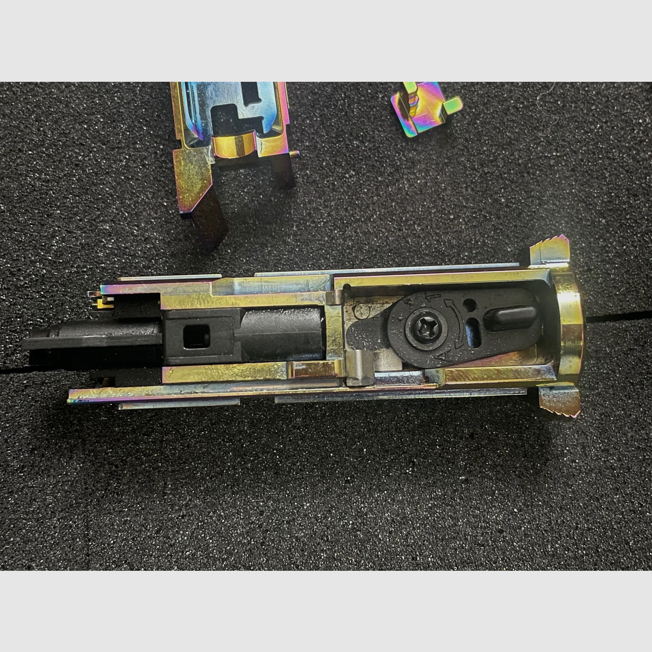 Collezione Airsoft - Tokyo Marui, HiCapa, WE - Beretta e AAP-01 aggiornamenti; portaplacca Zentauron Ares e molta attrezzatura