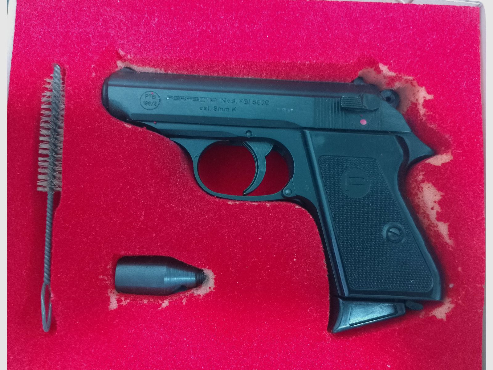 Perfecta Mod. FBI 8000 Cal. 8mm blank in PTB 196/2 in original packaging!