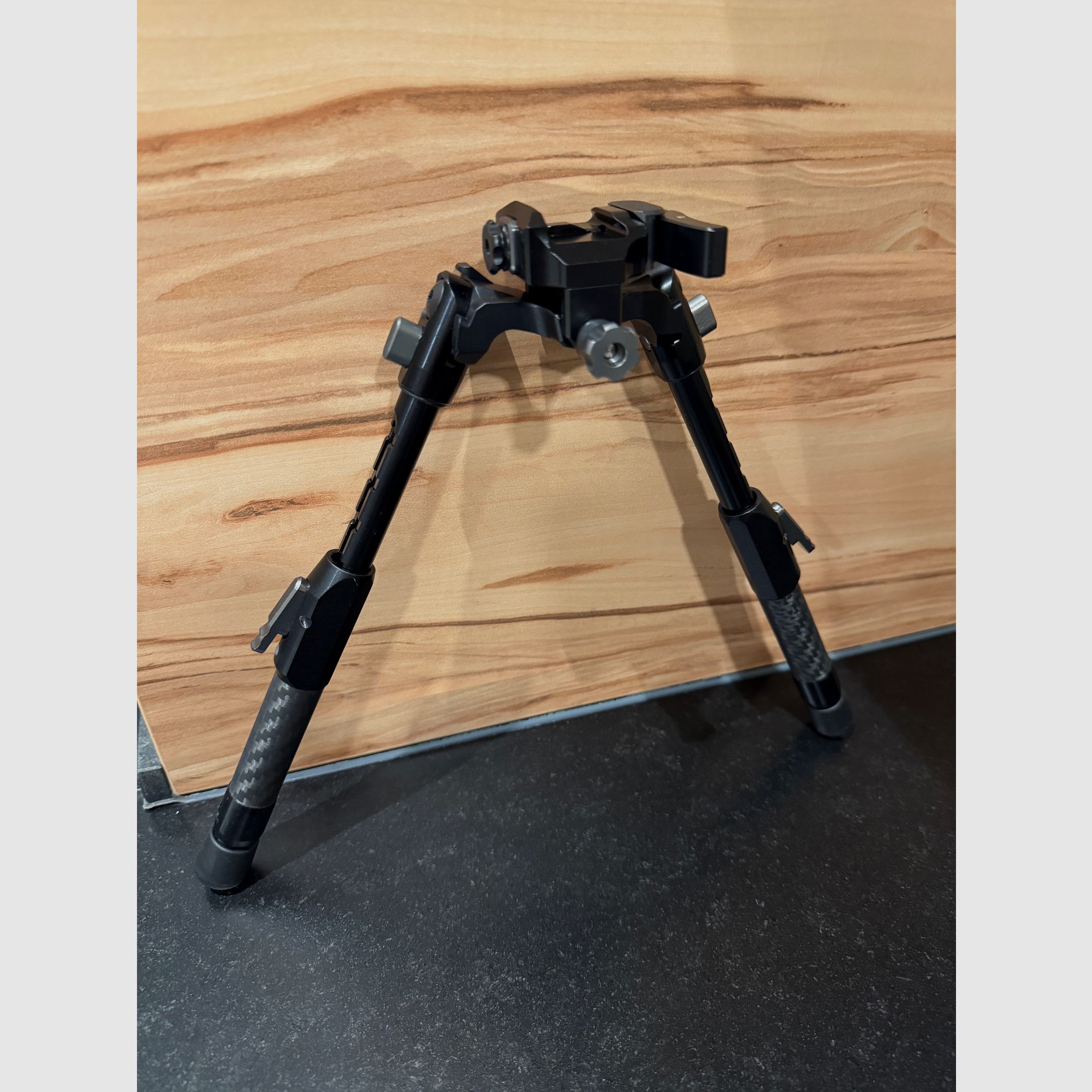 Tier One Tactical Bipod 180mm Carbon Taktisches Picatinny Zweibein Pan/ Tilt