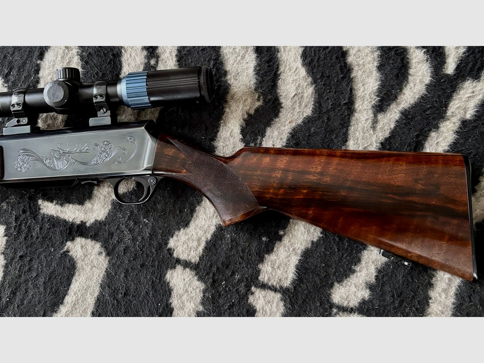 FN Browning BAR Cal. .30-06 modèle spécial avec crosse en bois magnifique, cuir de poisson fin et gravure