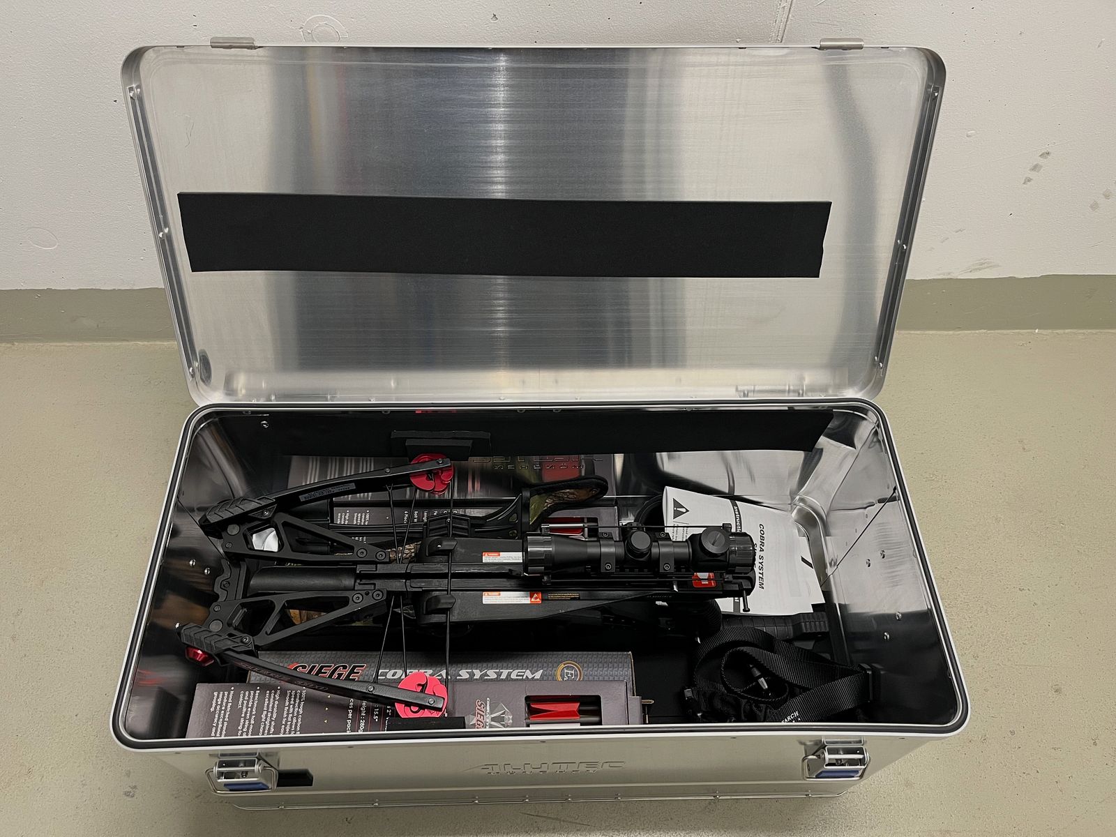 Siege Compound Armbrust von EK Archery im Alukoffer + extra Magazin + Zielfernrohr 4x32