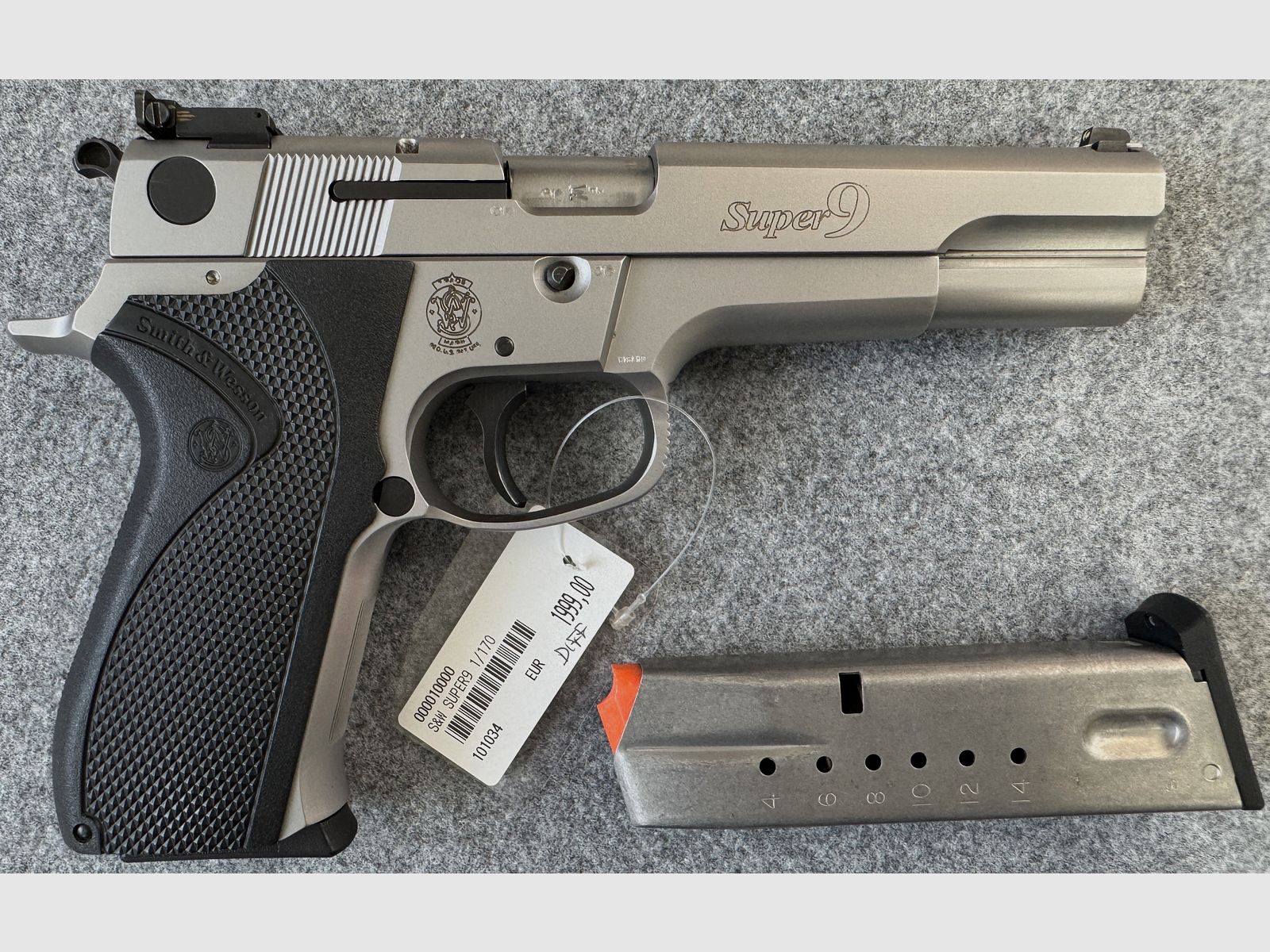 <S&W Super9>