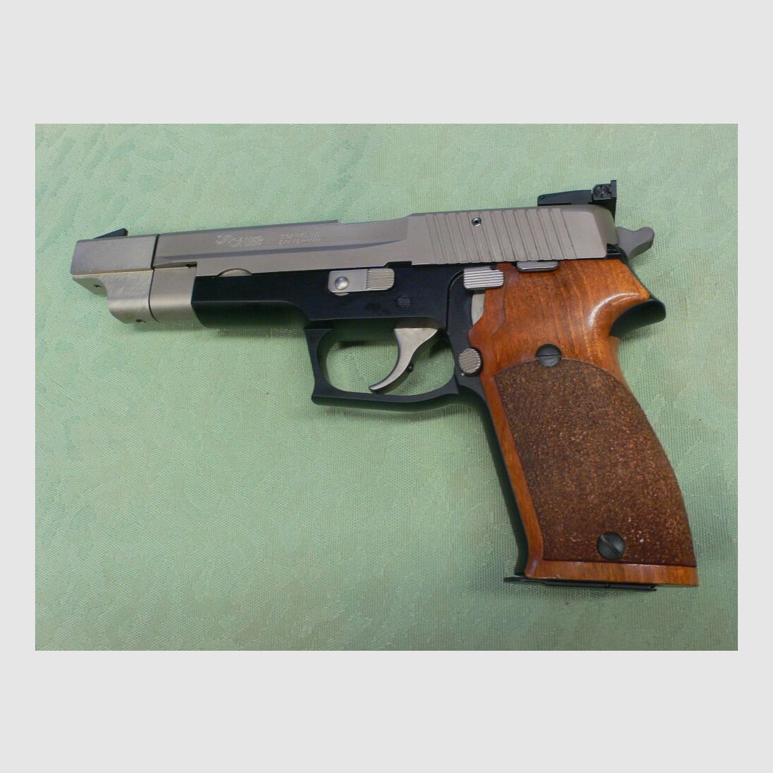 SIG-Sauer P220