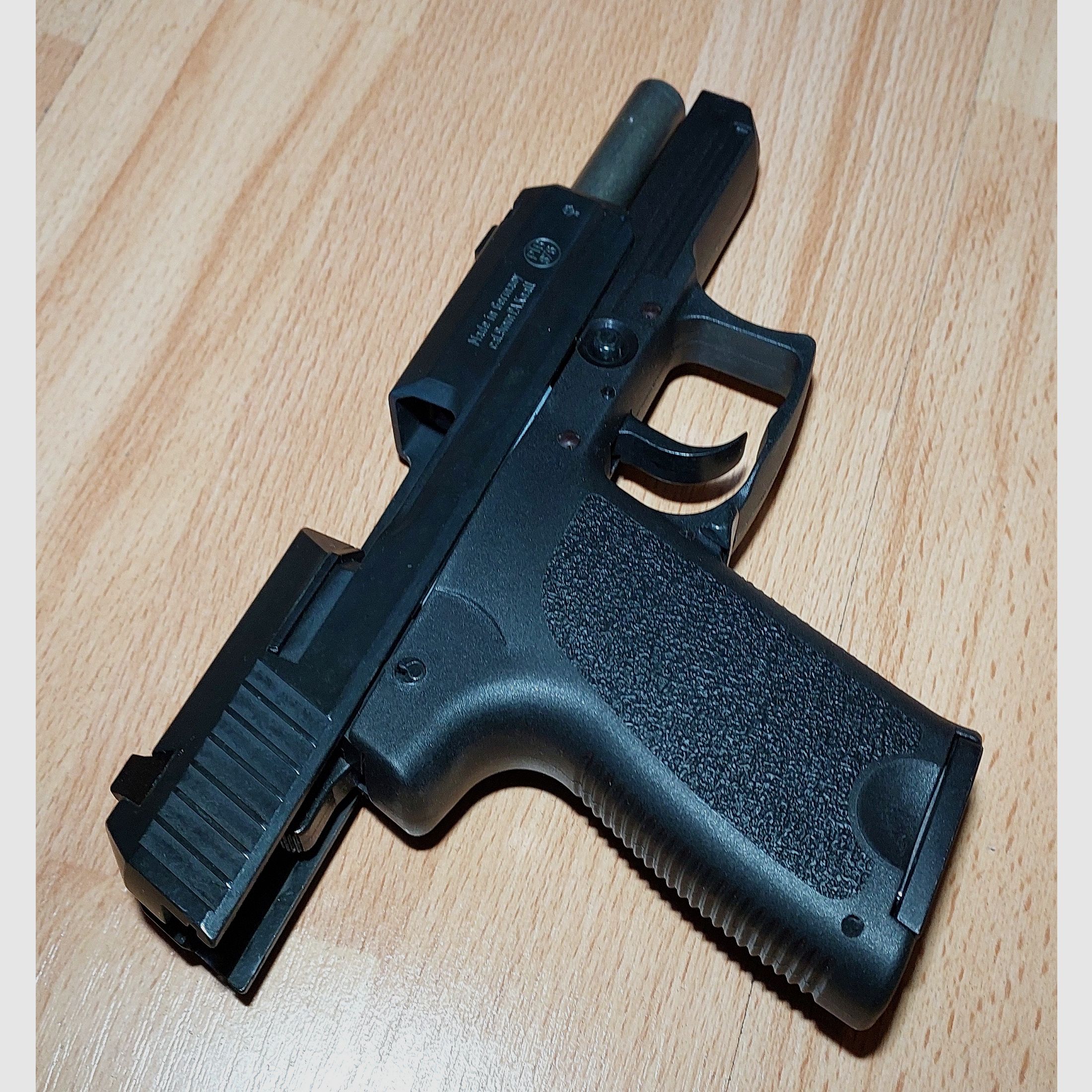ME IWG SP 15 Kompakte Schreckschuss Pistole brüniert 9mm P.A.K. (876) mit 2 Magazinen