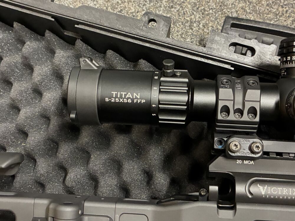 Victrix Pugio Small Bore en .22 LR, canon de 16 pouces, gris foncé avec lunette, image 3 sur 5