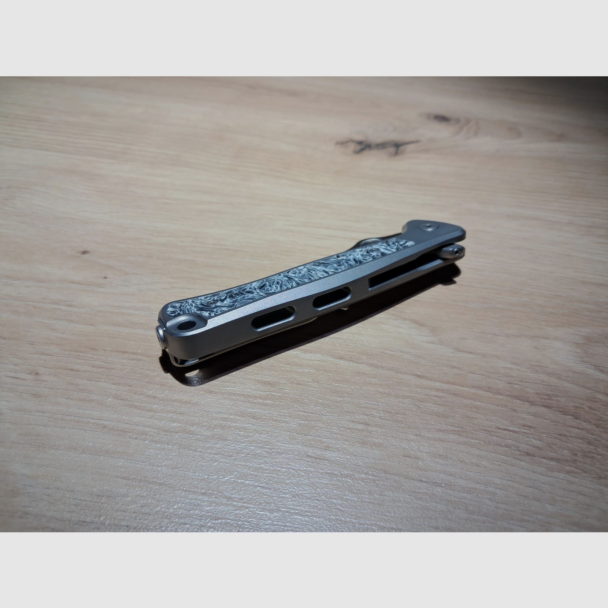 Spyderco Slym Titan. Lionsteel. Messer. Taschenmesser