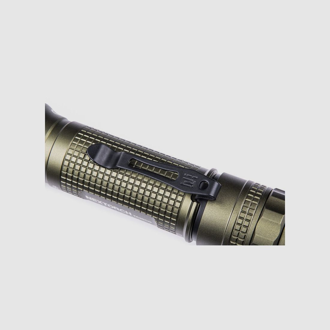 NEXTORCH TA30CG K.I.S.S. – Lumière Momentanée de 1.600 Lumens en Carbon Green