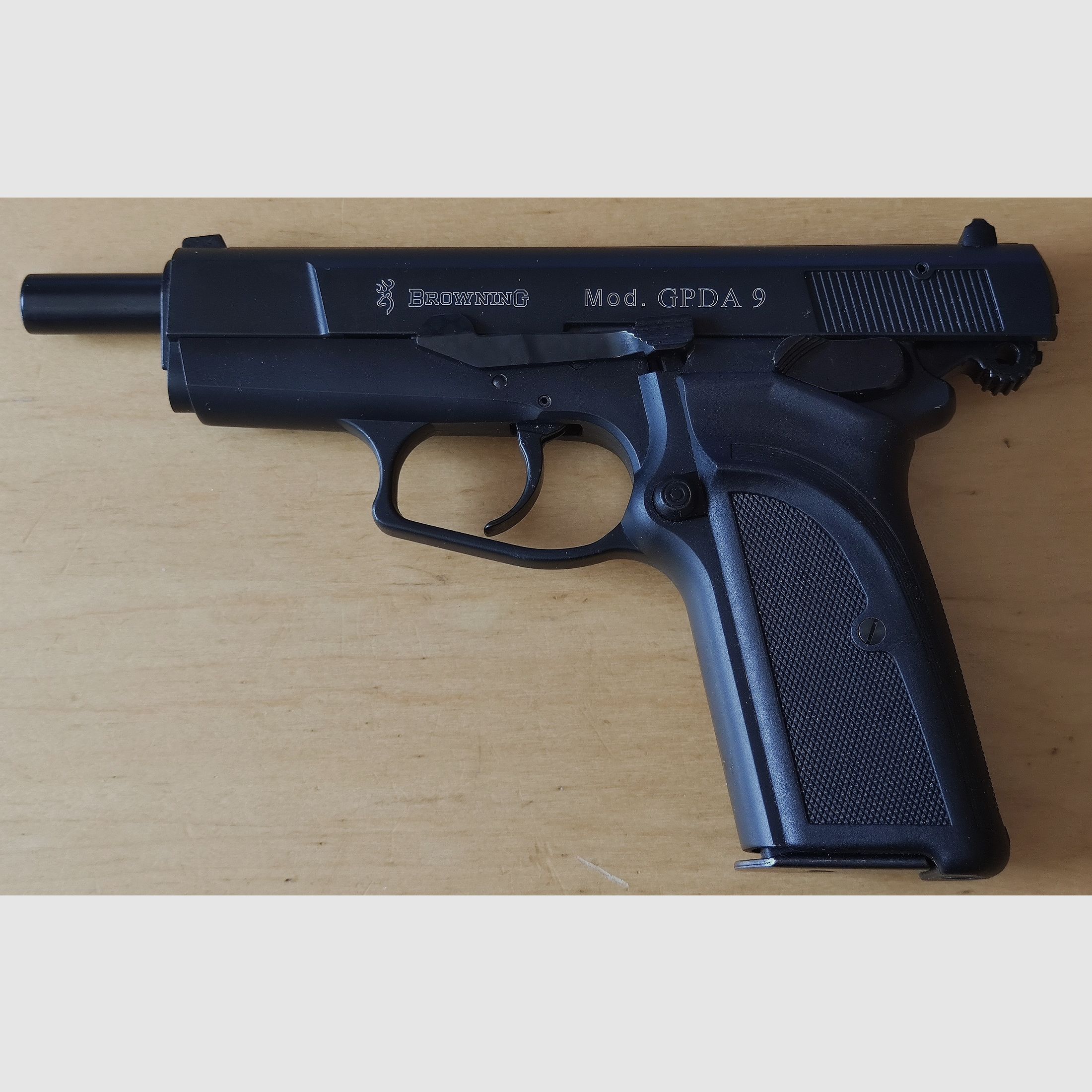 Pistolet d'alarme Browning GPDA 9