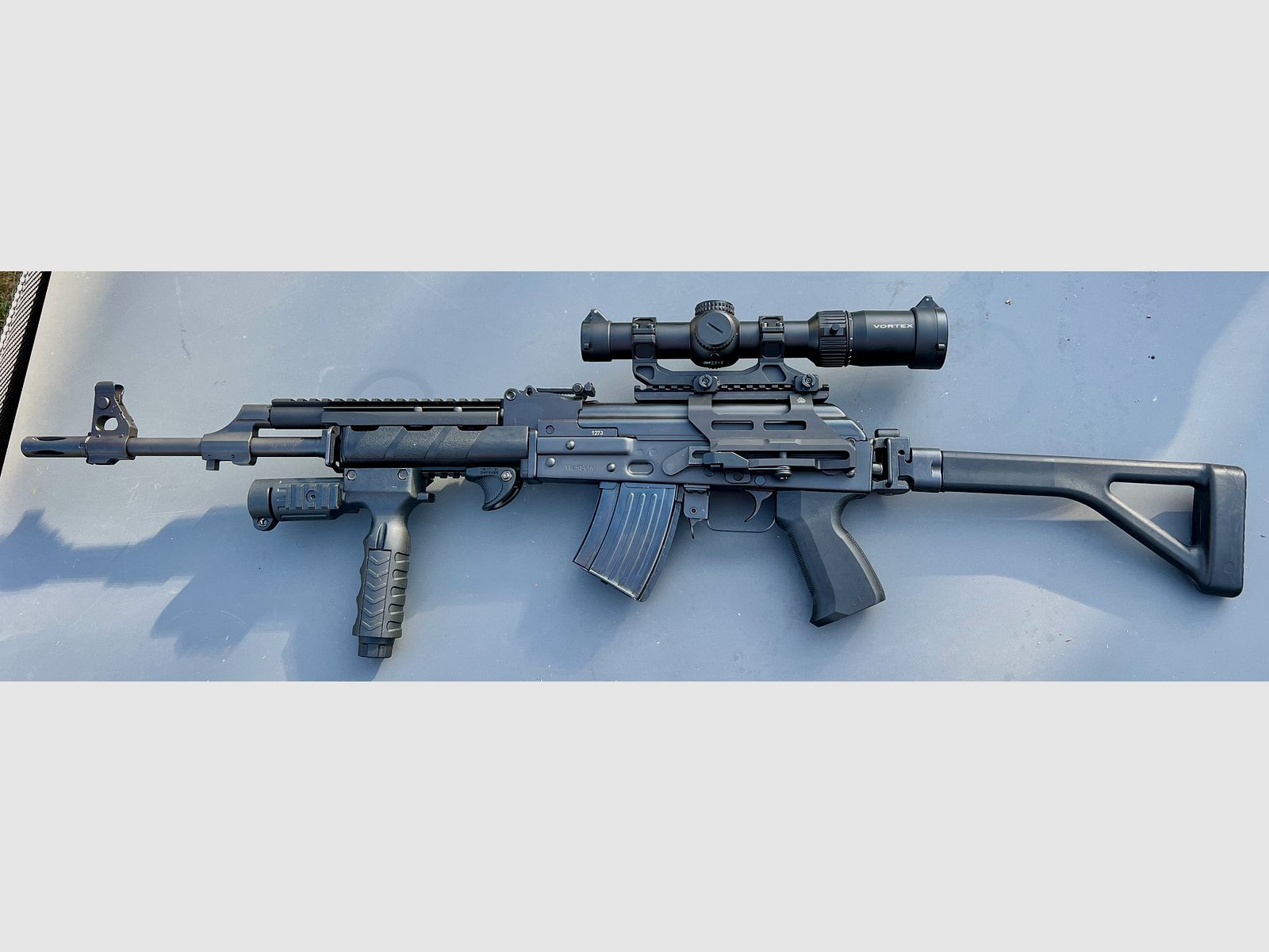Zastava PAP-G 7,62×39 Komplettsetup – Vortex Strike Eagle 1-8×24 – Ultimak Rail – UTG QD Mount – Profi-Konfiguration | AK Sammlerstück | Jagd & Sport | keine Saiga / Molot / Arsenal / WBP, Bild 1 von 5