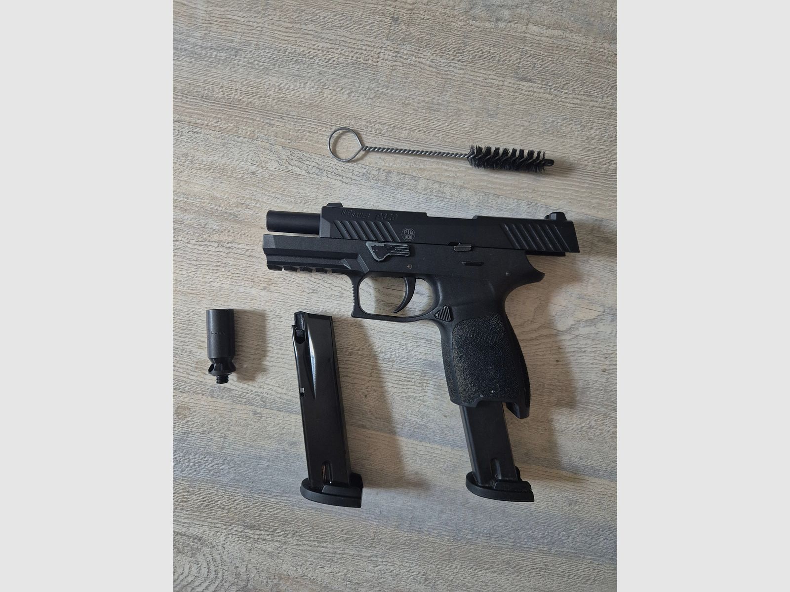 Sig Sauer P320 pistolet alarmowy w kalibrze 9 mm P.A.K. - czarny
