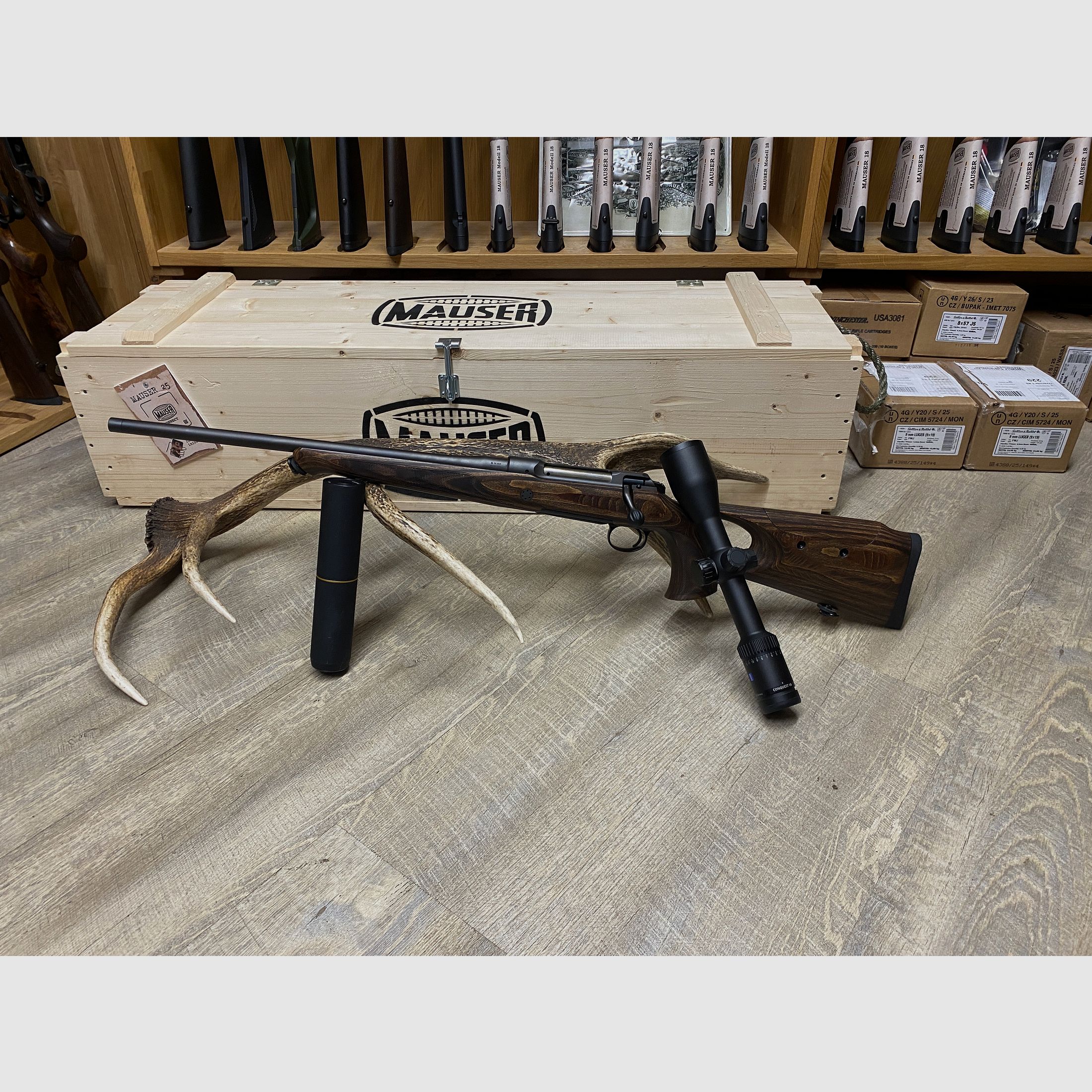 Sauer 101 GTI, links, mit Zeiss Conquest V6 2-12x50 M, mit Schiene