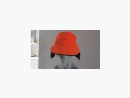 Mütze, Winter; Wendemütze in olivgrün und Signalorange; und olivgrüne Handschuhe dazu