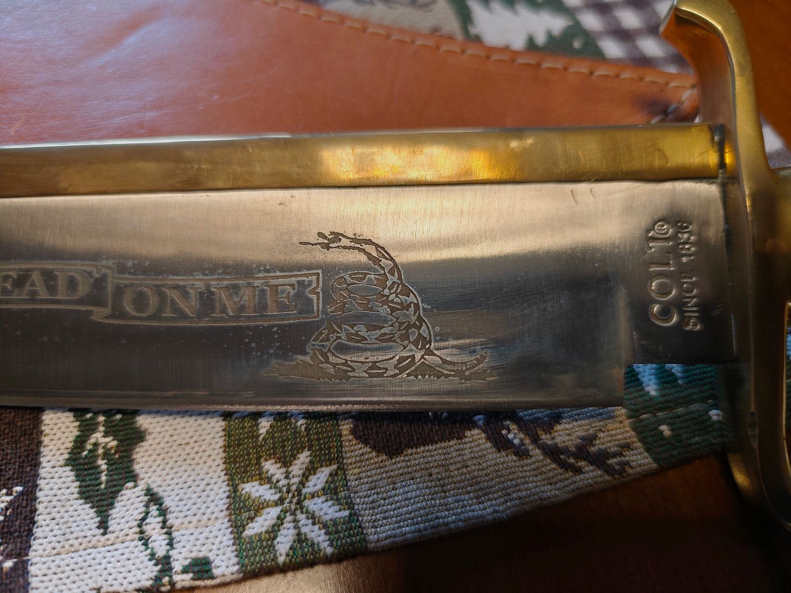 Nóż myśliwski Colt