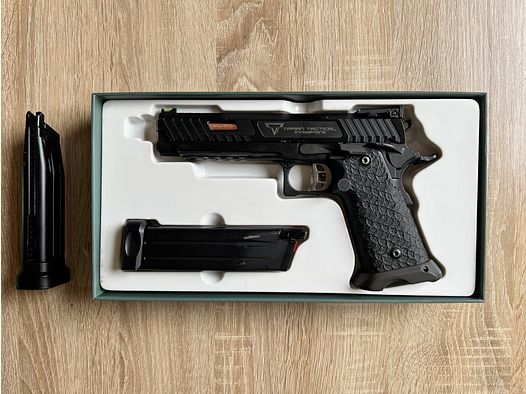 Combat Master 2011 par EMG