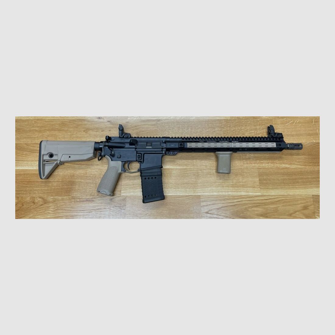 ¡Utilizable deportivamente! Windham Weaponry WW-15 rifle semiautomático .223Rem cañón de 16" con sistema de gas de longitud media - excelente base para proyecto de tuning - sistema AR15 tipo AR-15 con guardamanos Midwest Combat + piezas BCMGUNFIGHTER + piezas Magpul, imagen 2 de 7