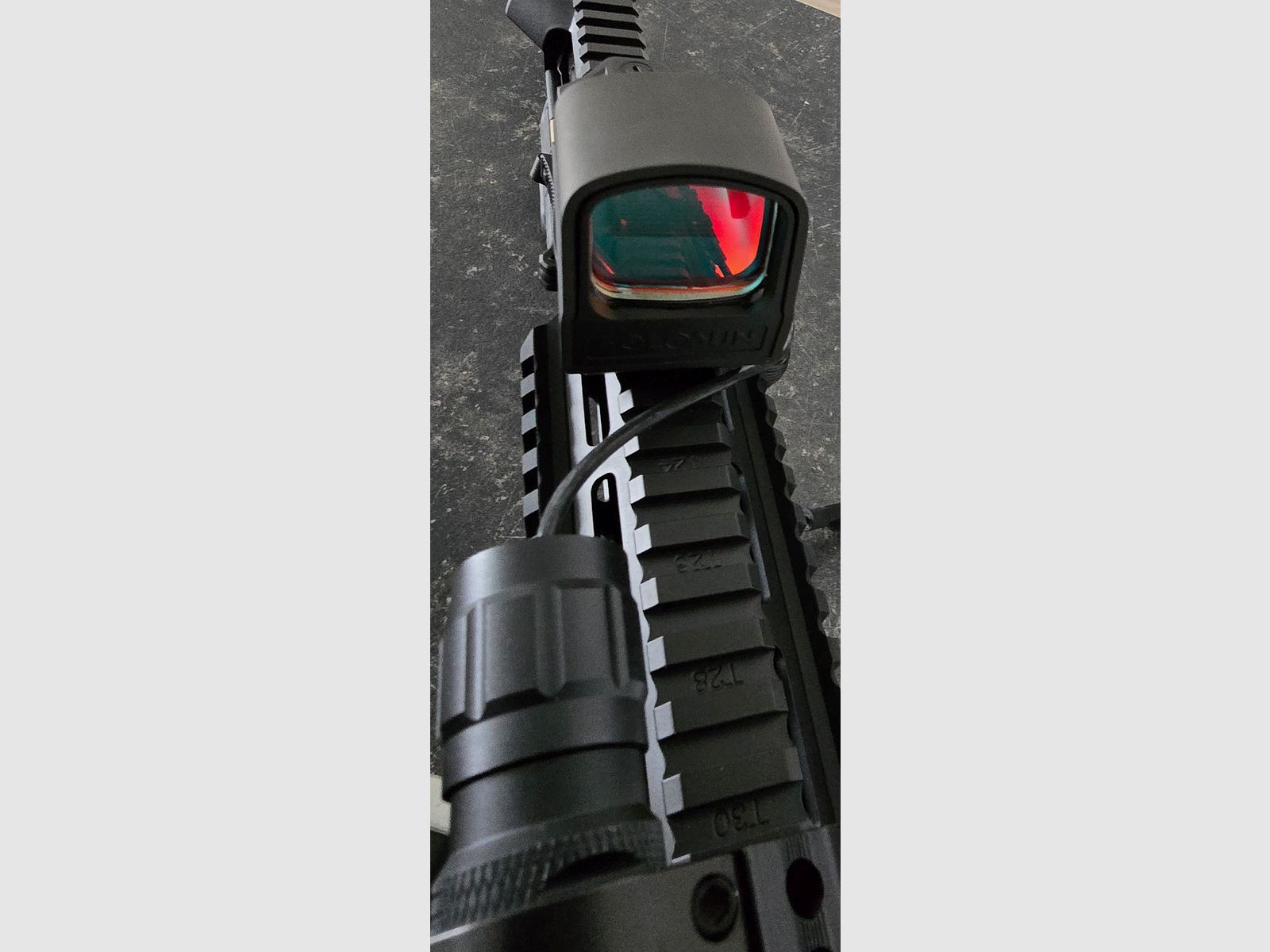 Schmeisser AR 15 DMR 18 pollici calibro .223 con Red Dot Sight Holosun NUOVO