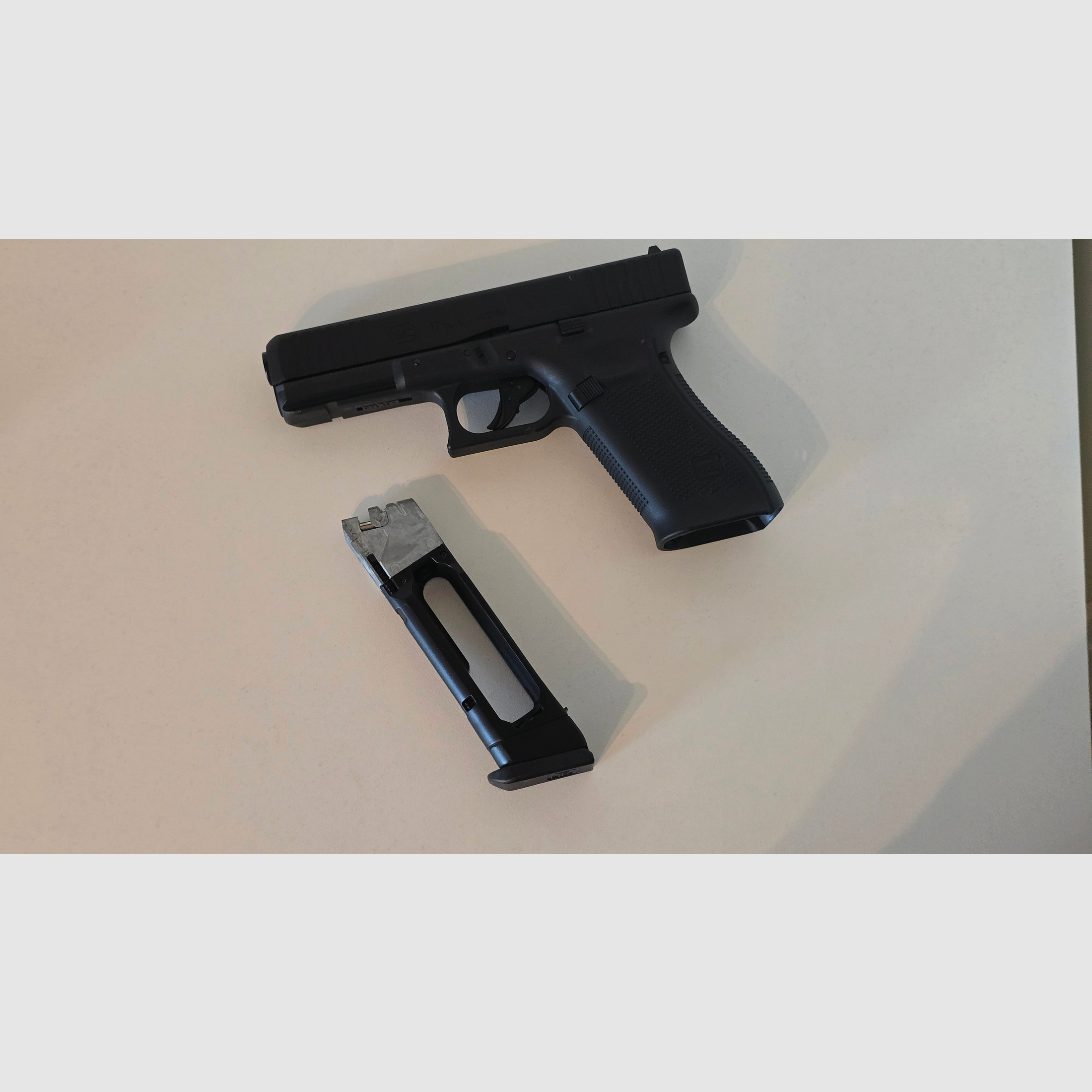 Glock 17 Gen5 Luftpistole CO2 Blowback Kal. 4,5 mm BB Metallschlitten schwarz