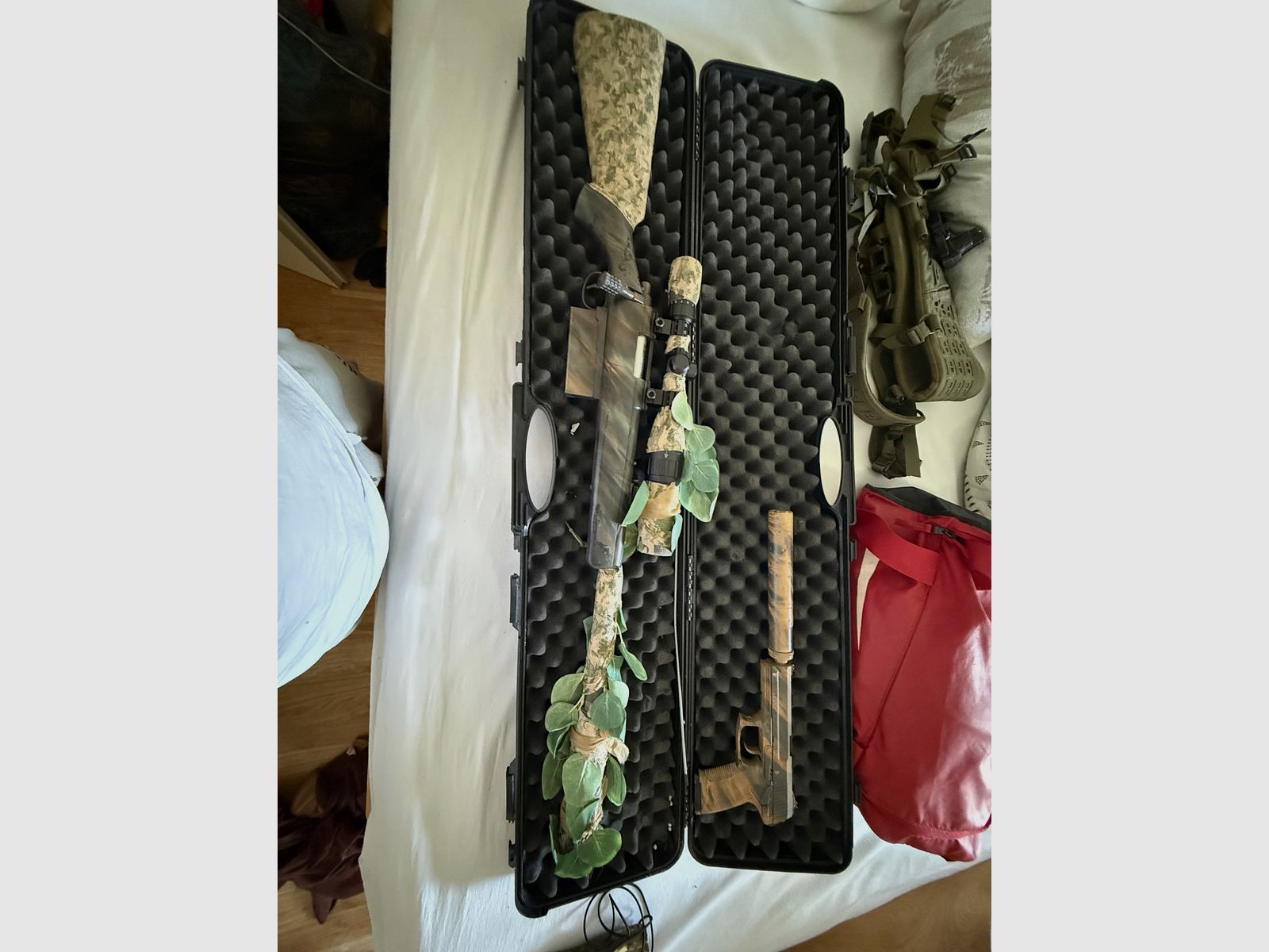 Hallo verkaufe hier mein komplettes  Airsoft Set die Novritsch SSG-10  Plus 4-5 Magazine  Komplett umgebaut und verbessert  So wie die Backup SSX23 Plus 3 Magazine  Und lauter Zubehör 