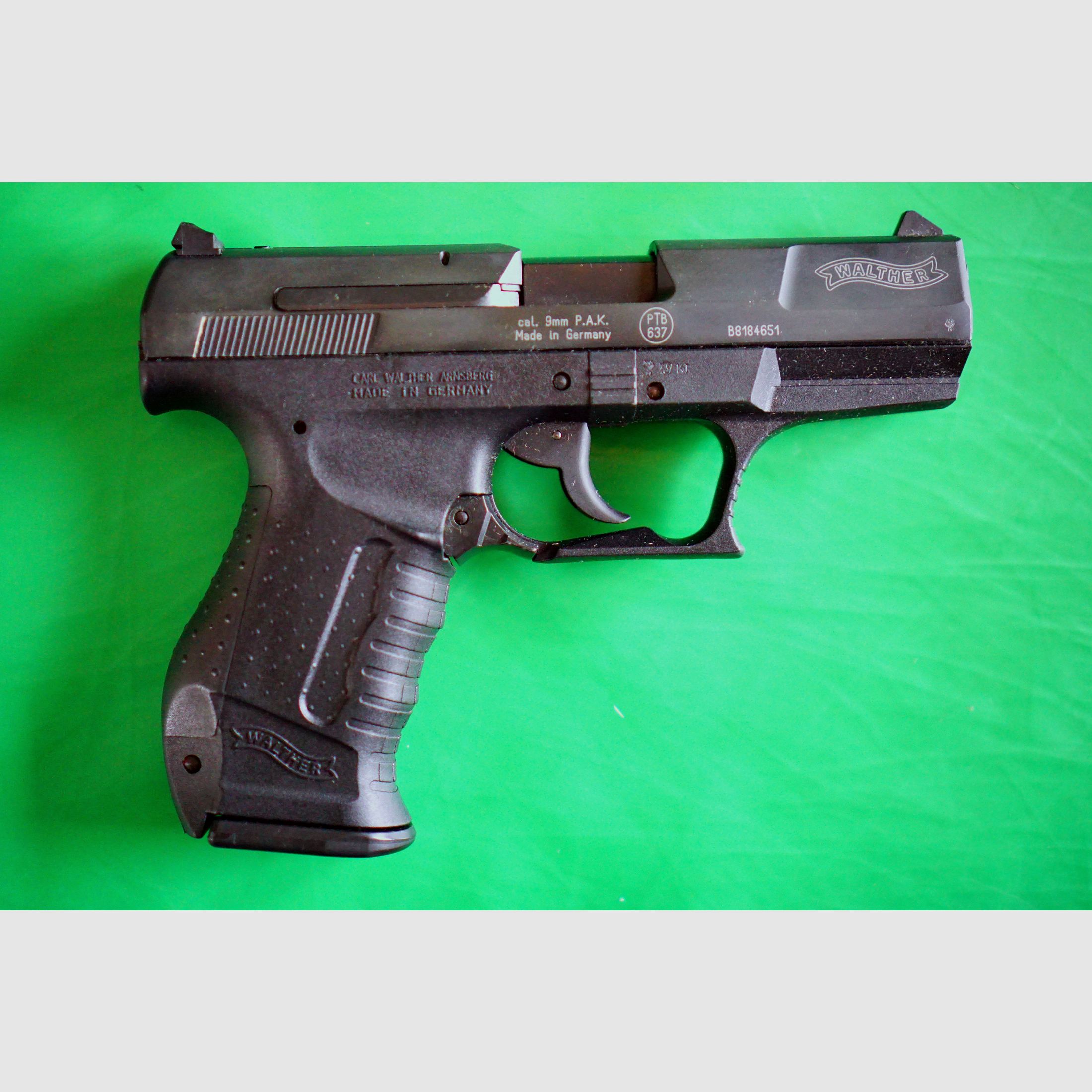 Walther P99 blank firing pistol 9mm P.A.K. (PTB 637) with pancake holster