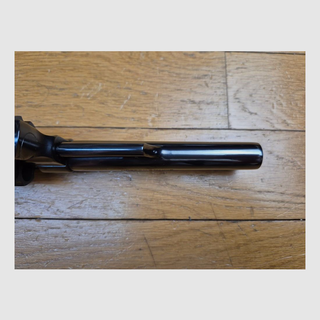 Wyjątkowy rewolwer Smith & Wesson Mod 25-2 – LE Smith w kal. 45ACP! – Broń z początku lat 80-tych – Jakość i mechanika, których dzisiaj już nie znajdziesz – Również rewolwer CIA! – Lufa 6 cali – Wspaniała błyszcząca czarna powłoka – Wyjątkowa broń dla wyjątkowych strzelców – TBE++, zdjęcie 14 z 27