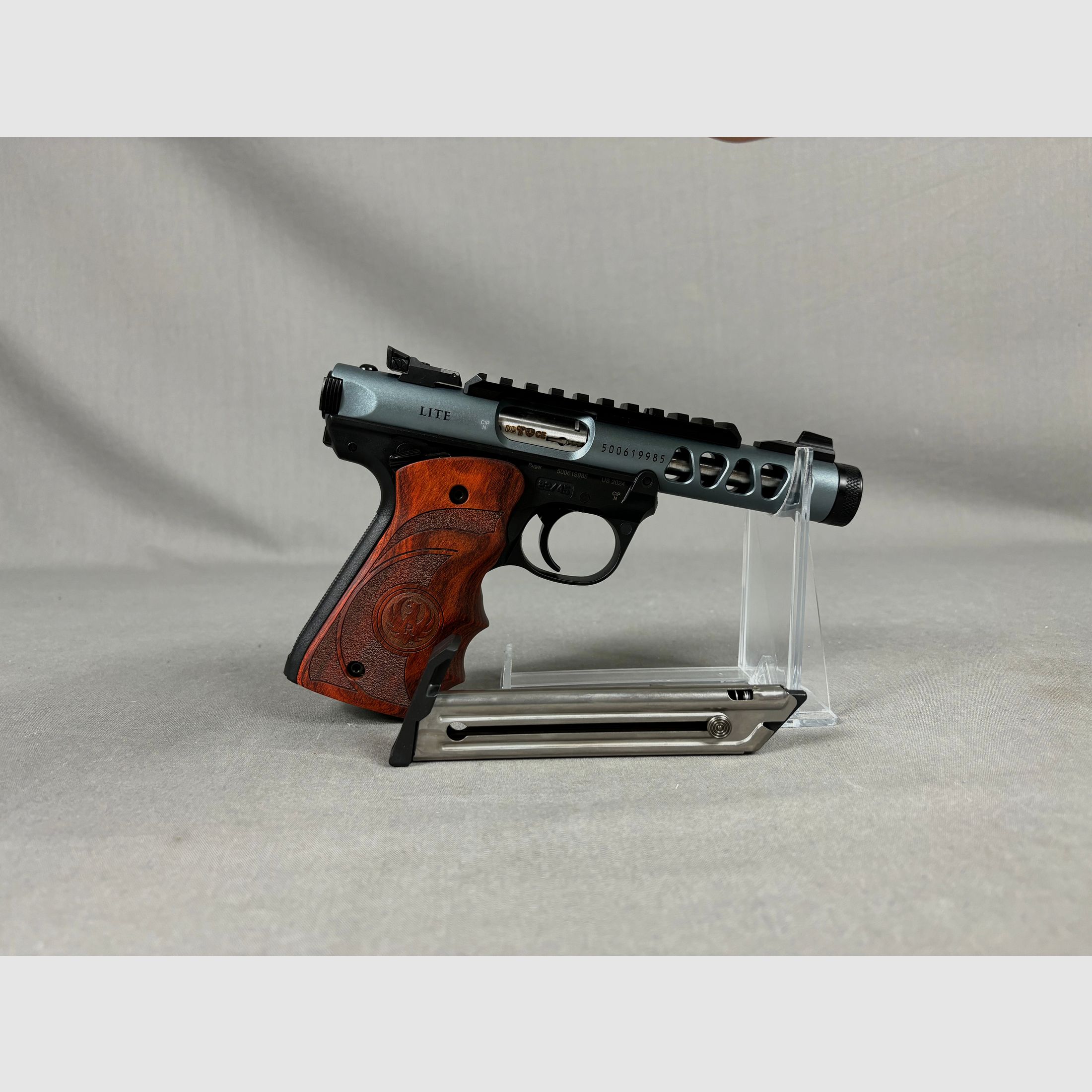 Ruger MK IV22/45 Lite in .22 lr  Diamond Gray