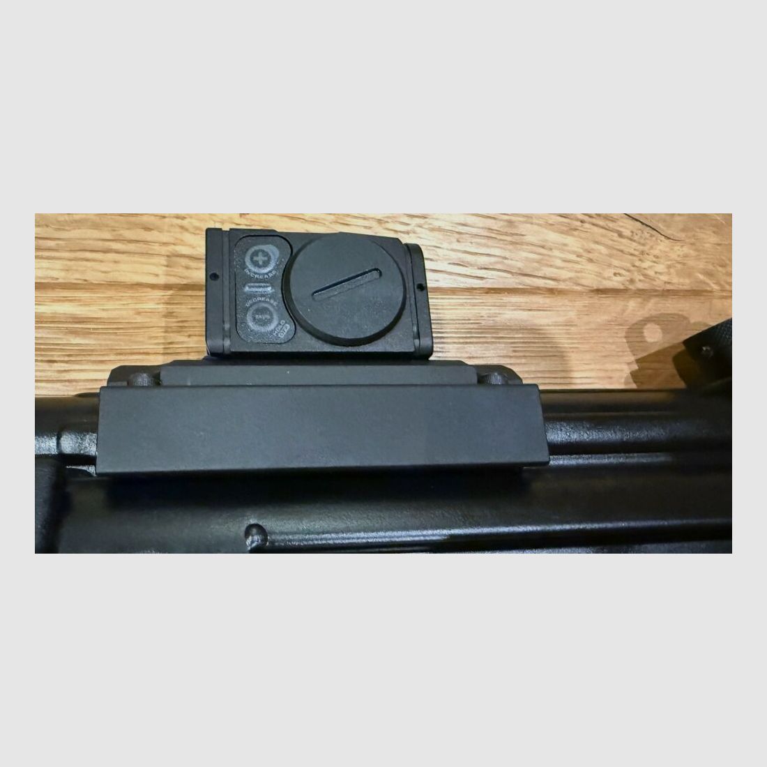 Fusil Heckler und Koch SP5 avec silencieux B&T RBS Schalldämpfer SQD™ Compact et Aimpoint ACRO