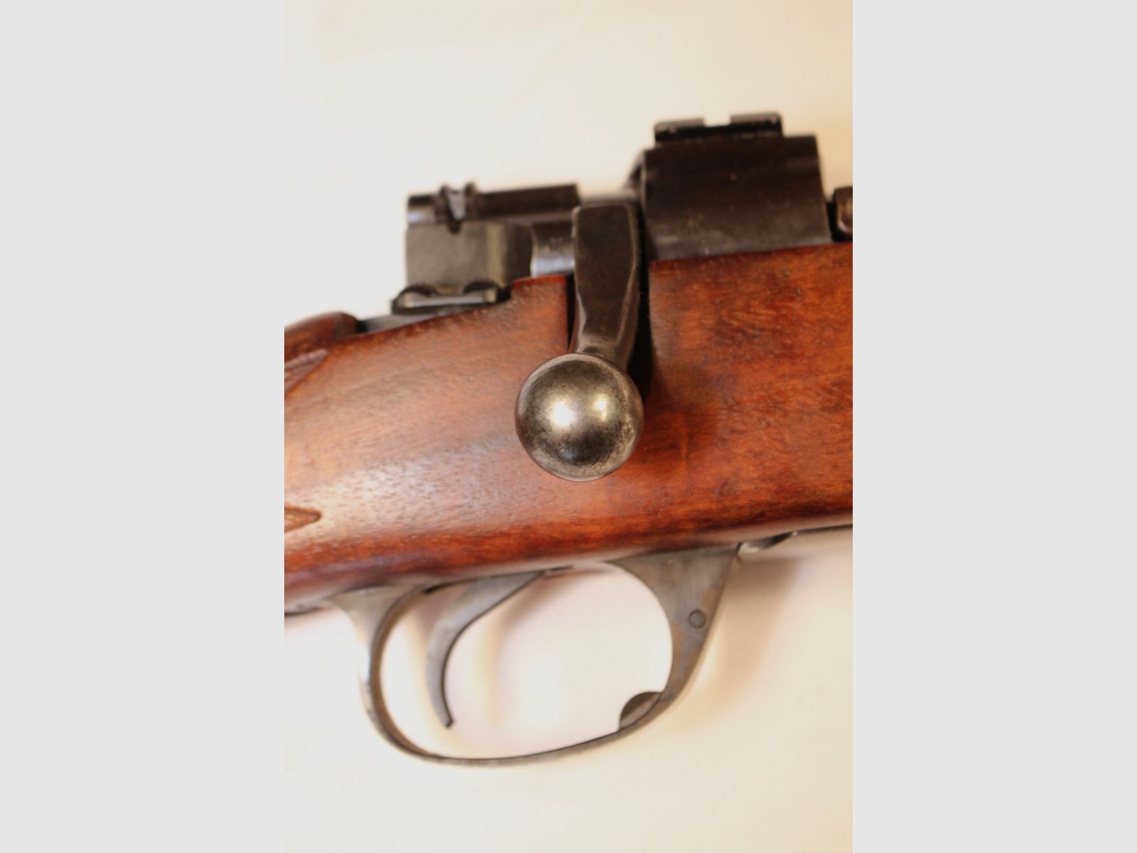 Bolt-action rifle in caliber 7x64.