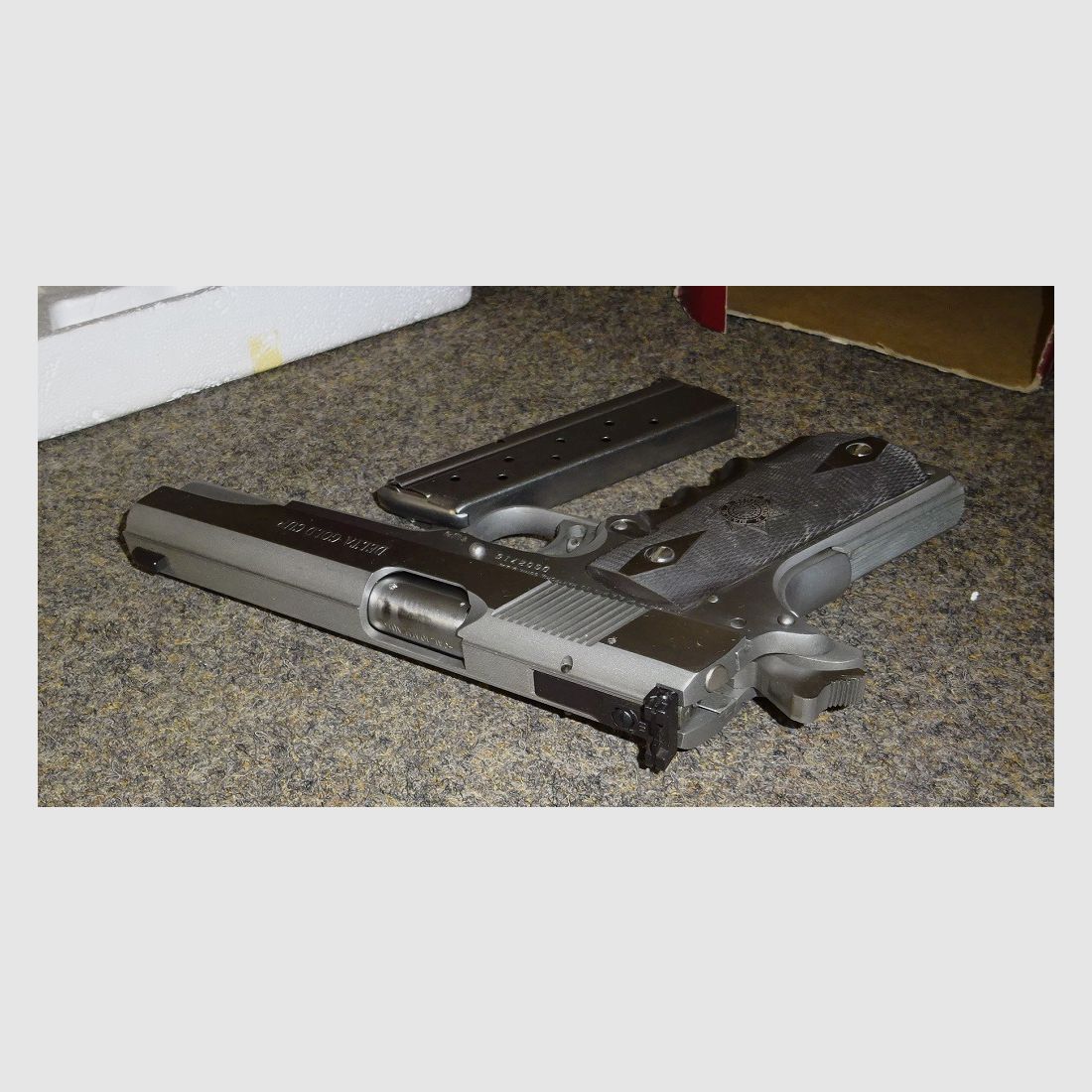 Collector's item: COLT Delta Gold Cup in 10mmAuto in somewhat damaged original packaging