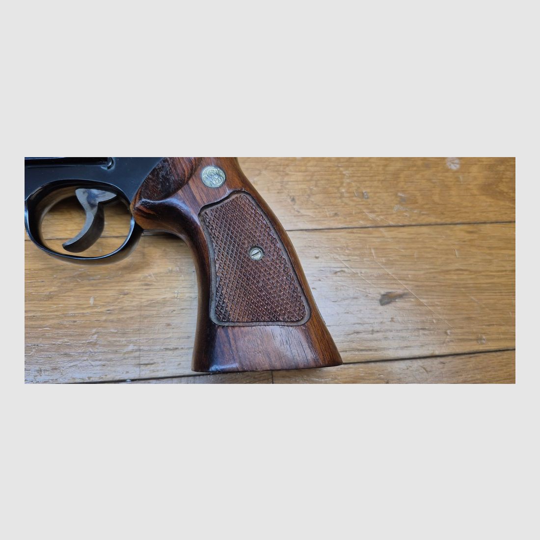 Mythische revolver Smith&Wesson model 27-2 – Kal. .357Mag – Wapen uit 1976/77 – Kwaliteit en mechanica die vandaag de dag niet meer te vinden zijn – Revolver van de FBI en politie – Loop van 5 inch, geribbeld – Prachtige glanzende zwarte afwerking – Uitzonderlijk wapen voor uitzonderlijke schutter – TBE++ Bijna nieuw!, afbeelding 19 van 24