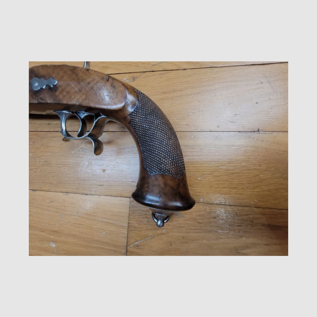 Magnifique pistolet d&rsquo;officier de cavalerie 1833 – 1er Type – Manufacture Royale de Maubeuge – Superbe canon en acier ruban rayé 48 « cheveux »- Encore son bronzage d&rsquo;origine à 99% – TBE++, image 22 sur 29