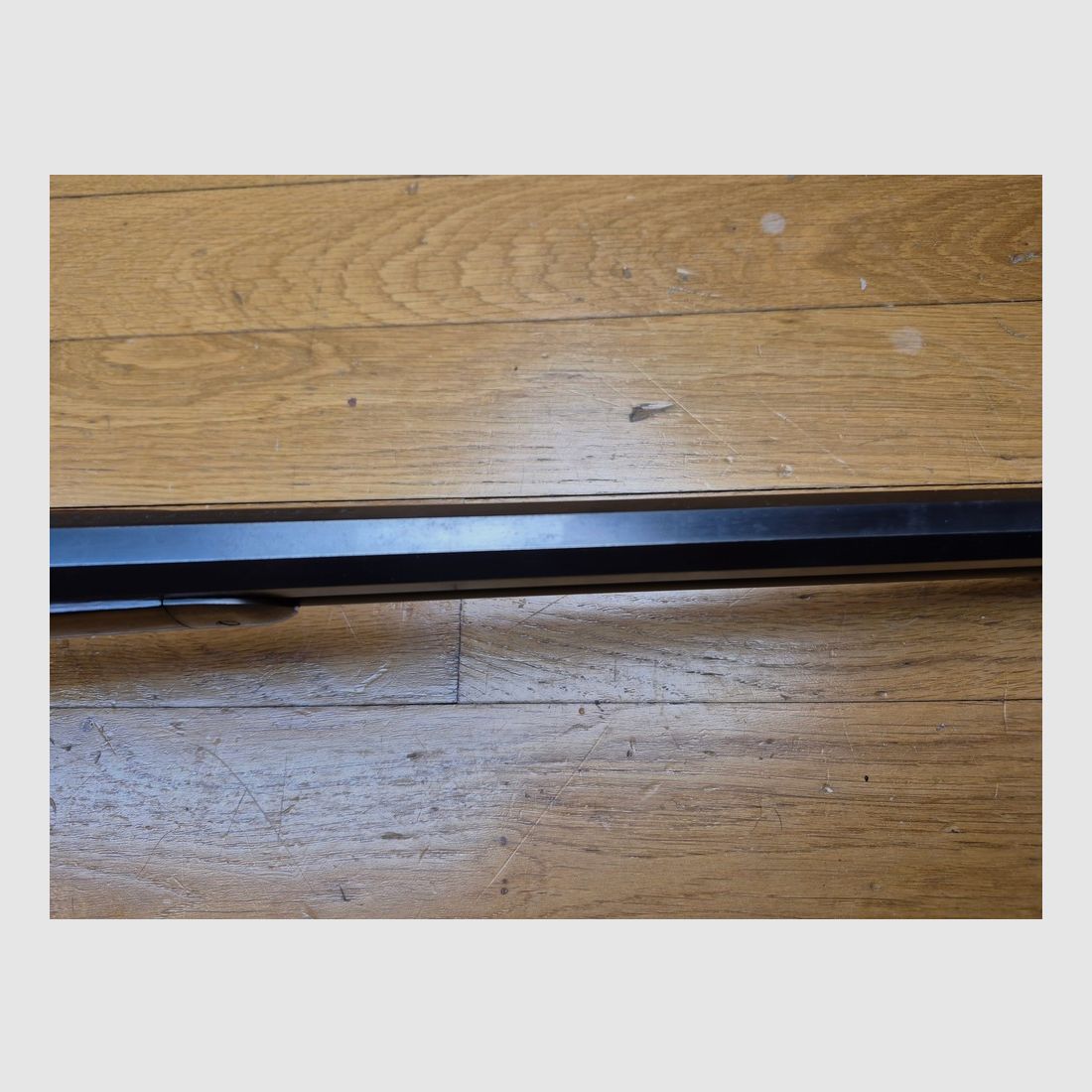 Très belle Winchester Model 1894 – Version rifle à canon octogonal (!) – Fabrication Winchester New Haven de 1919 – Bois au top – Canon superbe – Mécanisme intraitable – Splendide dioptre Lyman N° 2 d&rsquo;époque – Très beaux marquages sur beau bronzage – Superbe objet de collection ! – TBE ++, image 22 sur 33