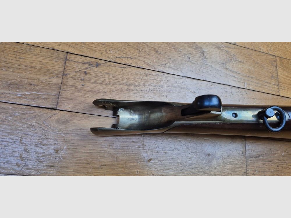 Sehr schöner und seltener Revolver 1873 „AMERICAN BUNTLINE“ – Kal. .44 WCF (.44-40) – Lauf 18“ (46 cm !) – Abnehmbare Schaft aus Holz und Messing – Herstellung von Uberti aus 1972 – Einwandfreie Mechanik – Sehr guter ästhetischer Zustand – TBE/TBE+, Bild 38 von 39