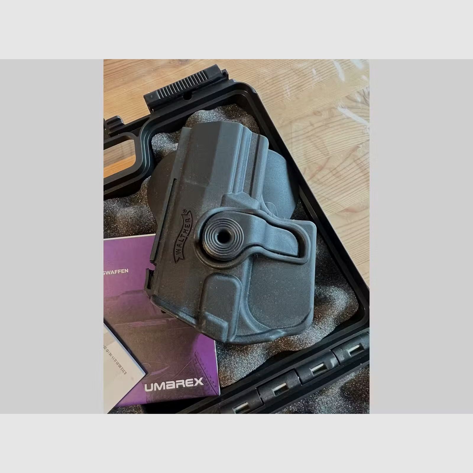 Walther P99 Schreckschusspistole 9 mm P.A.K. Schwarz inklusive original Walther P99 Holster - wie NEU