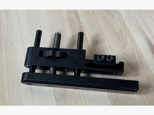 Supporto per sacco da boxe regolabile