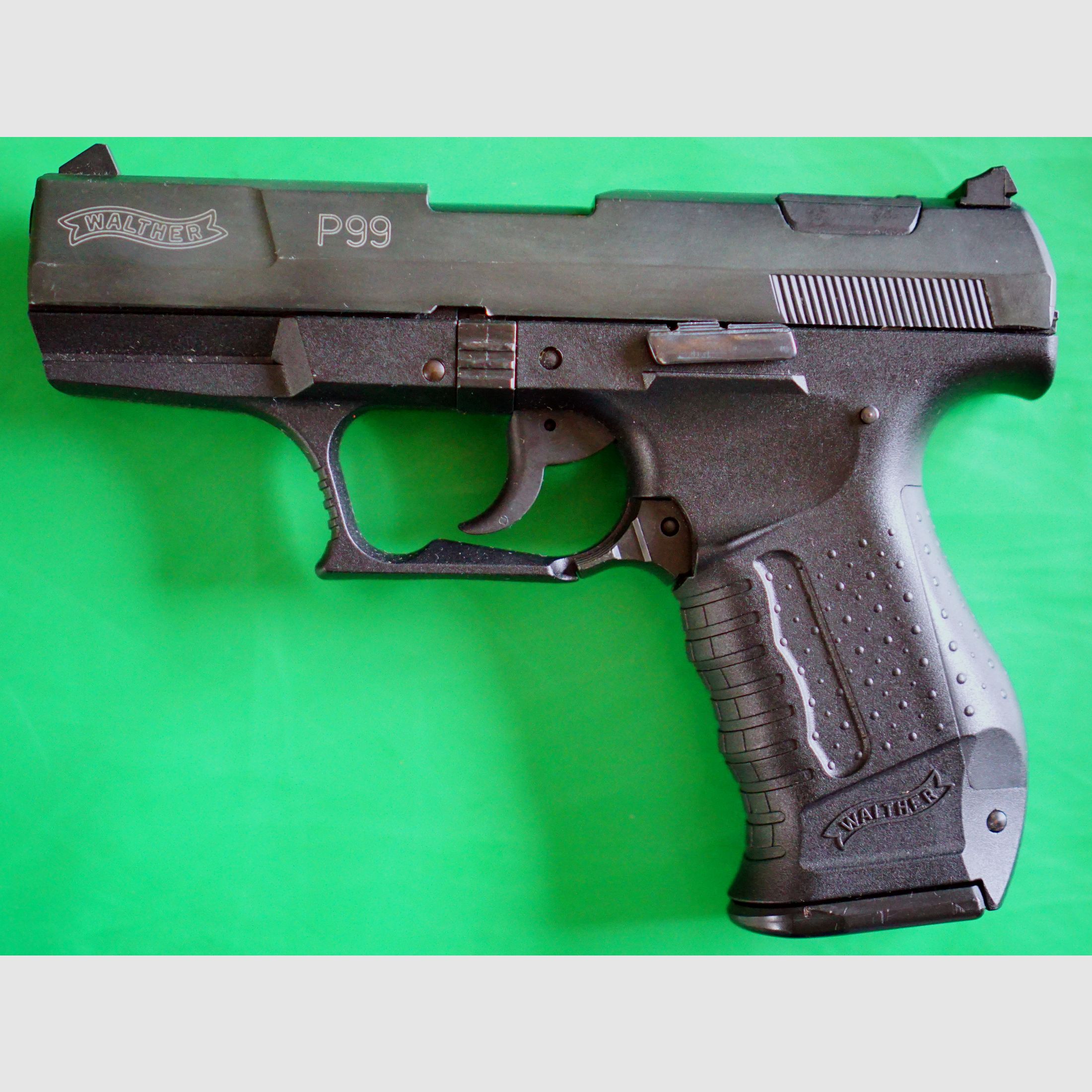 Walther P99 blank firing pistol 9mm P.A.K. (PTB 637) with pancake holster