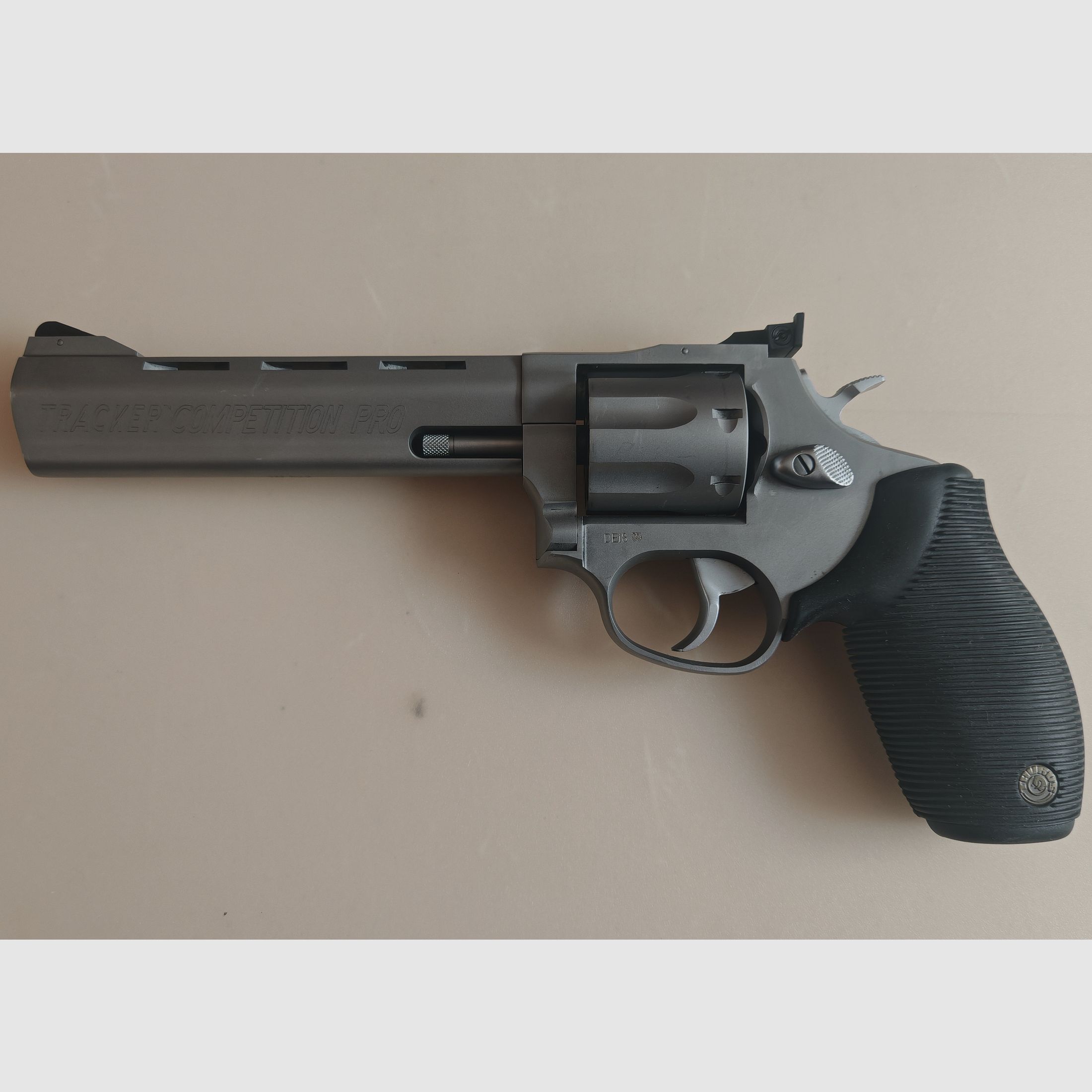 Taurus RT 627 STS 6 Zoll Revolver Kaliber .357 Magnum
