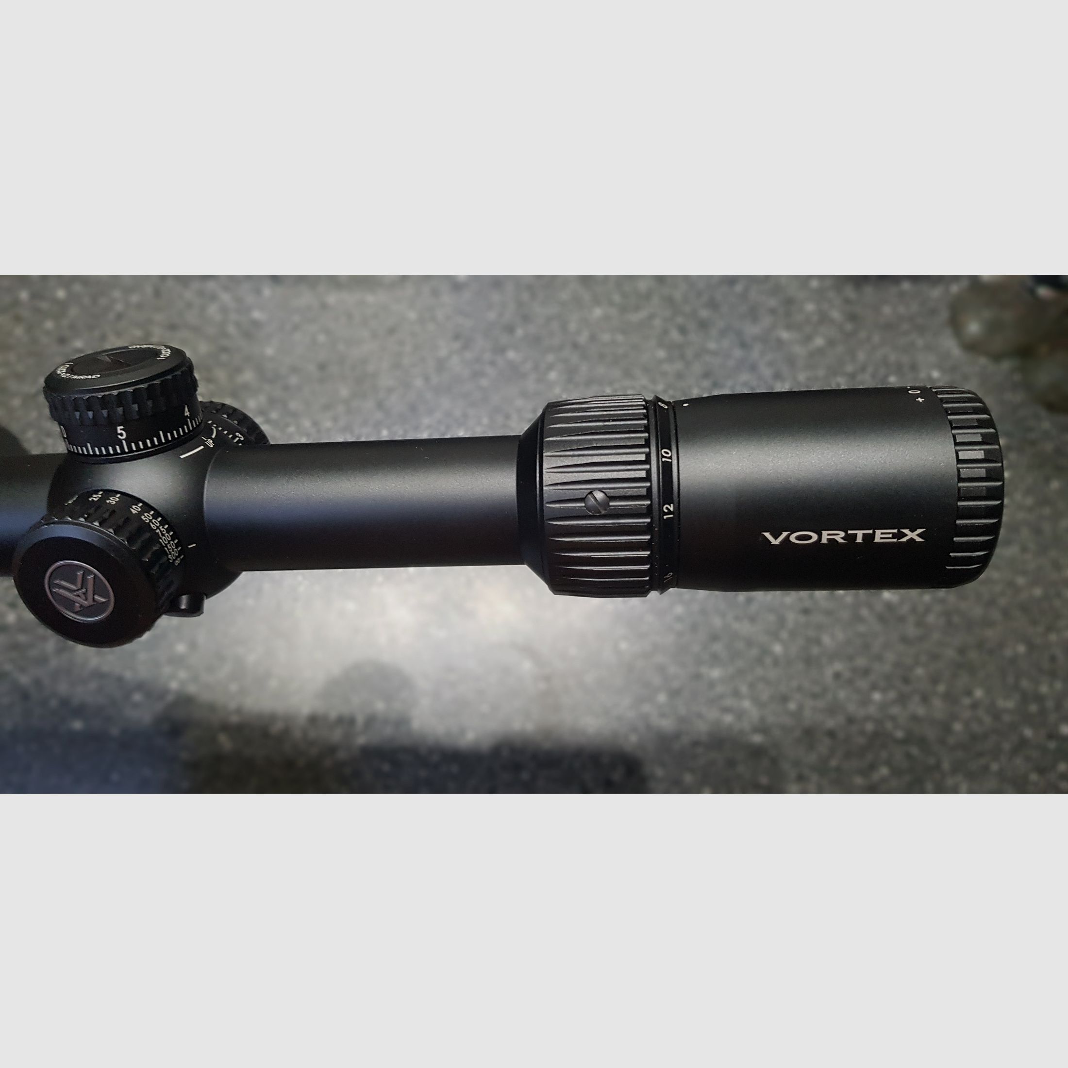 Vortex Diamondback Tactical 6–24×50 FFP EBR-2C MRAD (DBK-10029) inkl. Originalkarton & Zubehör