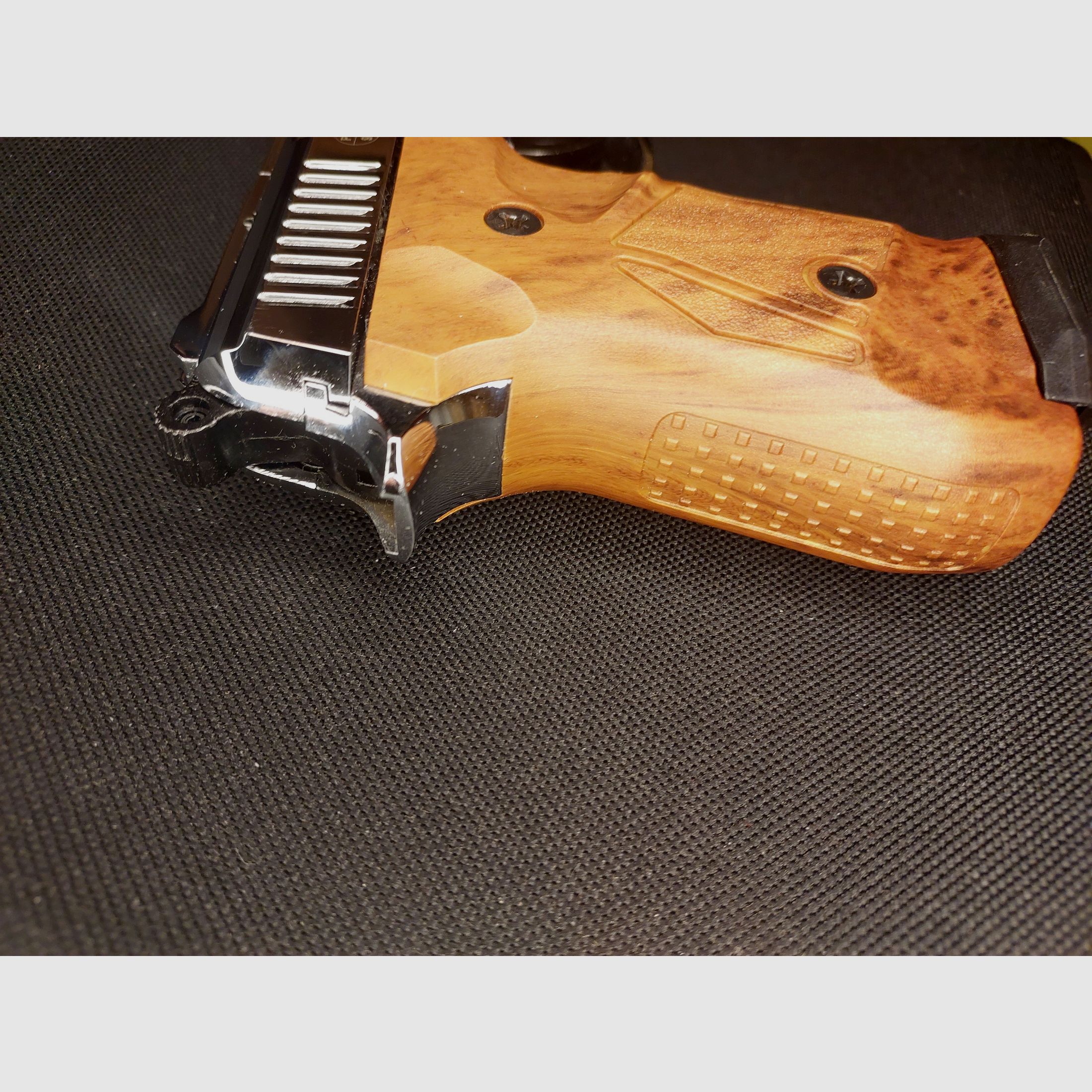 Zoraki 914 blank firing pistol 9mm P.A.K. chrome wood look (PTB 972 !!!) with 2 magazines and 2 pairs of grips - as good as new!