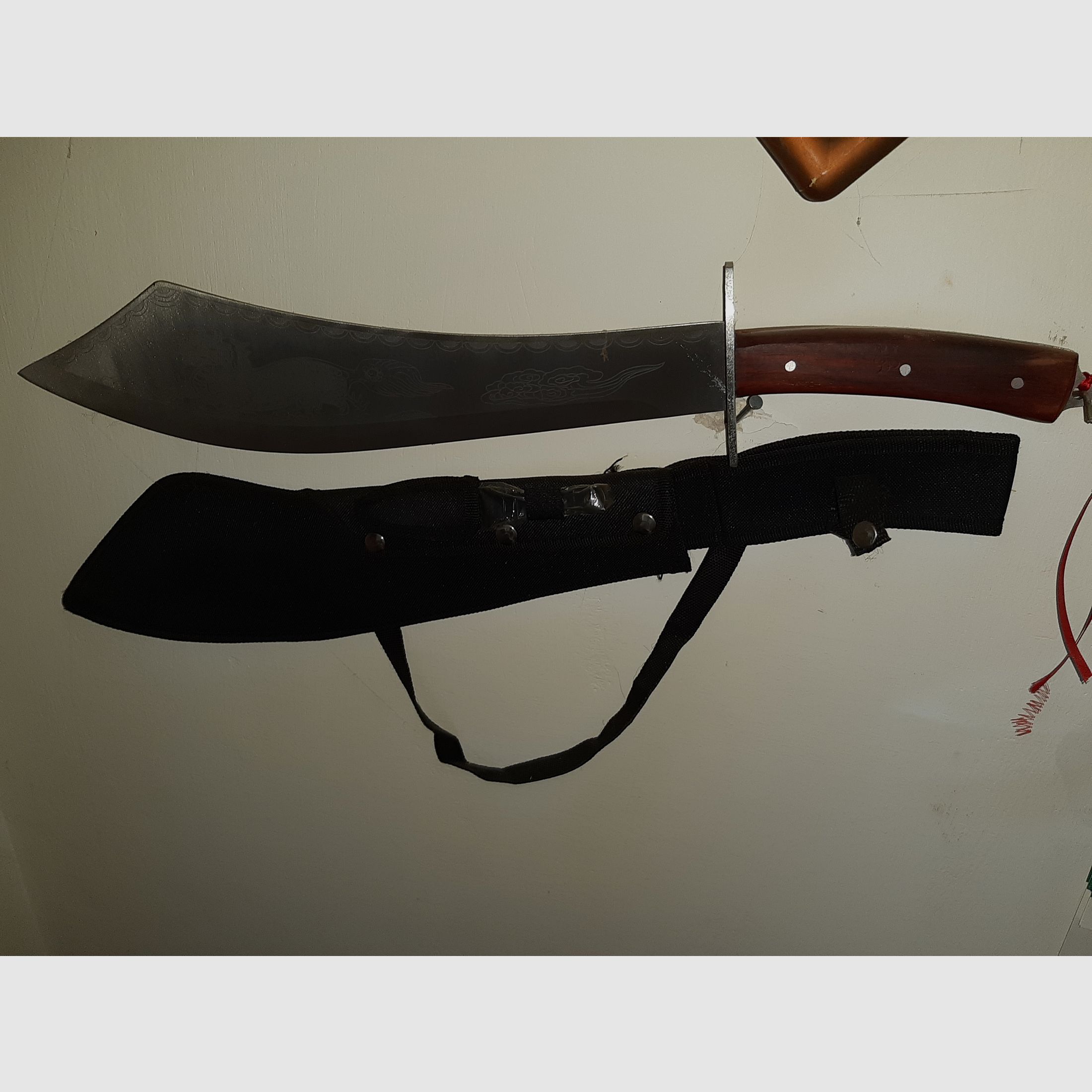 NOUVEAU Couteau de brousse chinois en forme de dragon, tranchant et la lame est double face avec un motif de dragon gravé