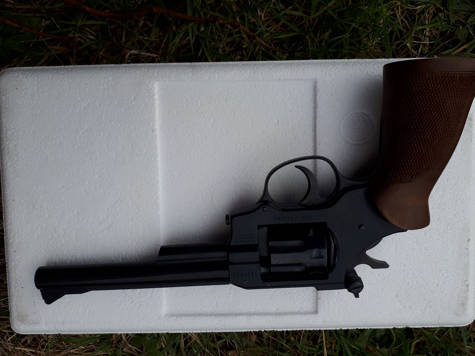 KK Waffen und Waffenschränke (Langwaffe KK-Gewehr Suhl Modell 150 Standard) (Kurzwaffe Revolver Arminius)