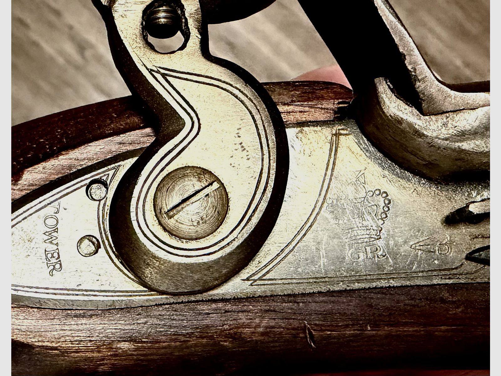 Wer kann helfen? Ich möchte gerne wissen, was für Pistolen das sind. 