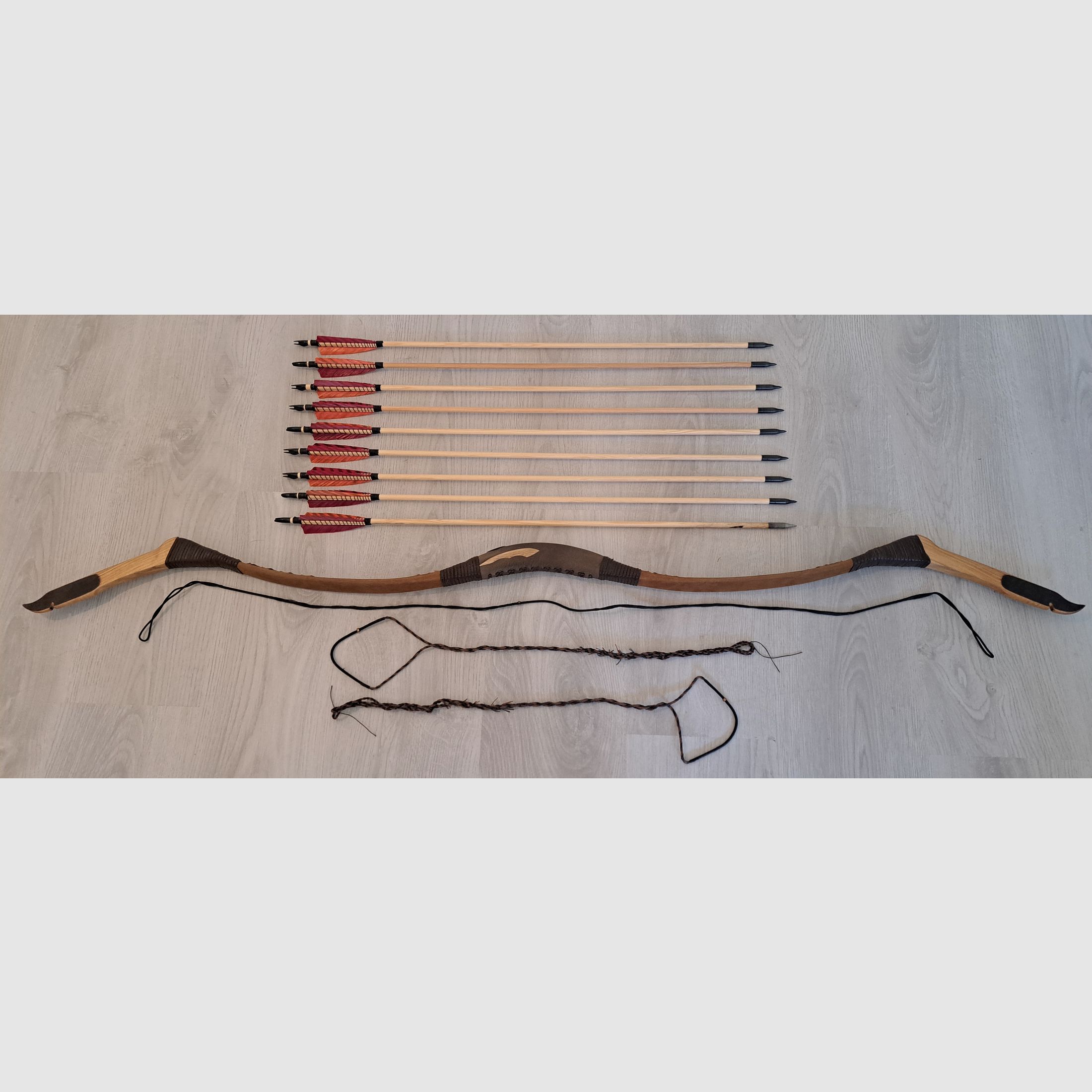 Mongolischer Reiterbogen 45 Lbs + Pfeile + Ersatzsehnen + Tasche