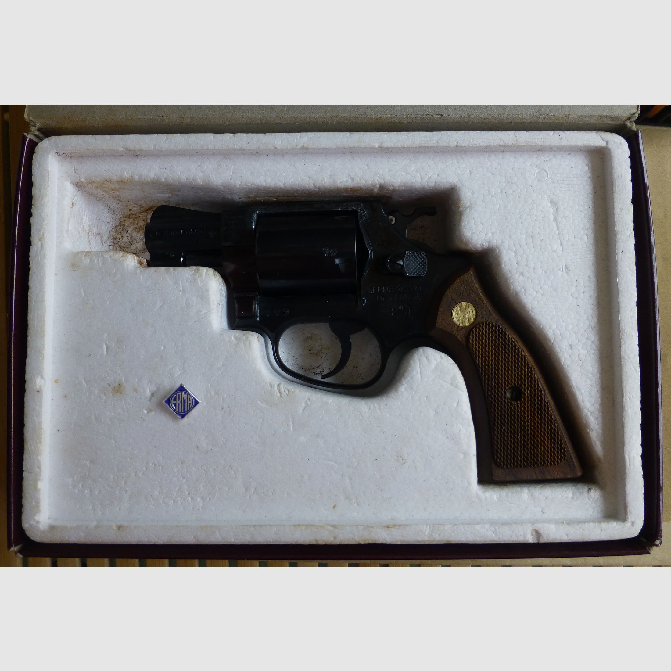 ERMA EGR 66 inkl. Abschußbecher und Erma Anstecknadel, Kaliber 9mm Gas- und Platzpatronen
