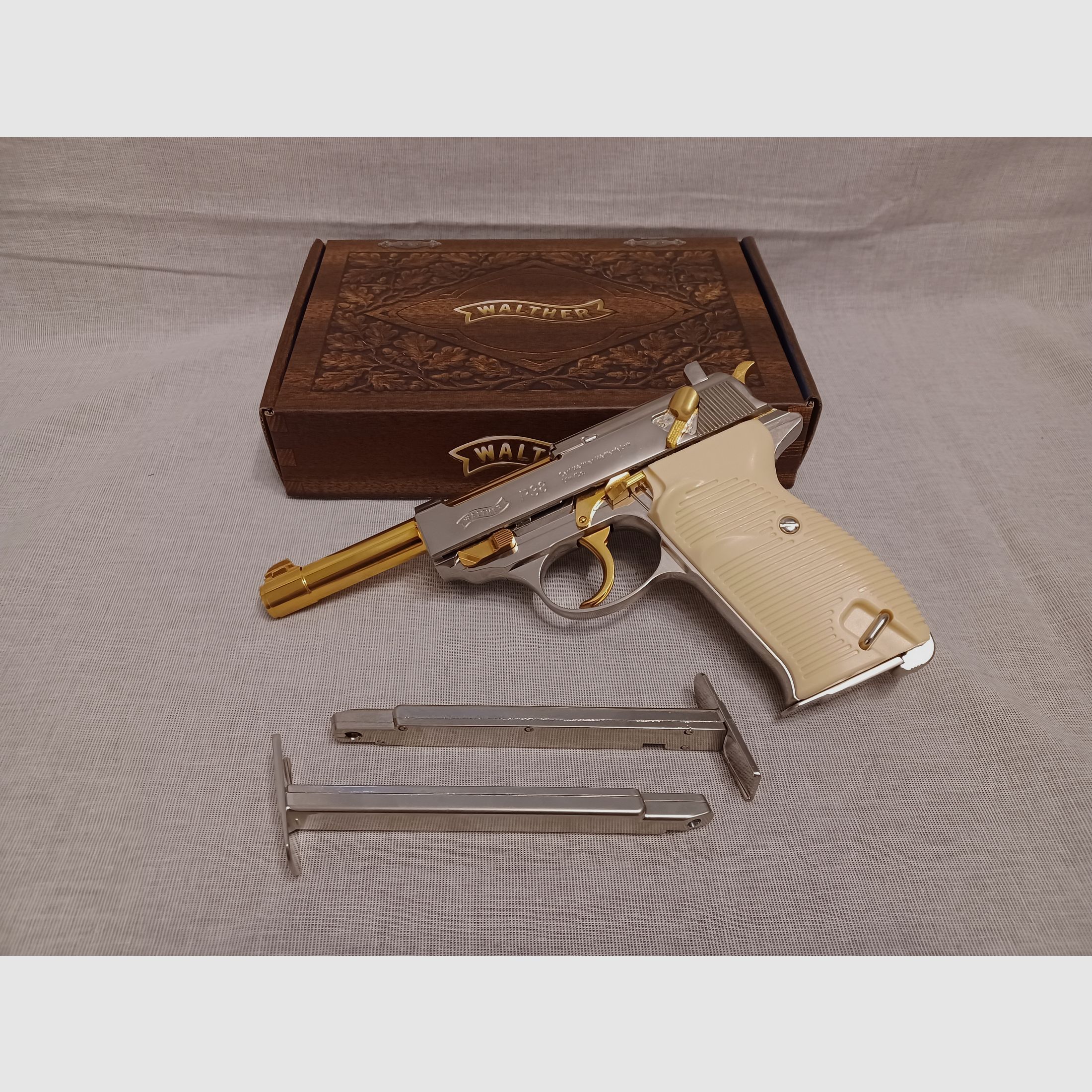 Legends P38 - GOLD / 4,5 mm BB / BlowBack / CO2 / Pistole / OVP (128)