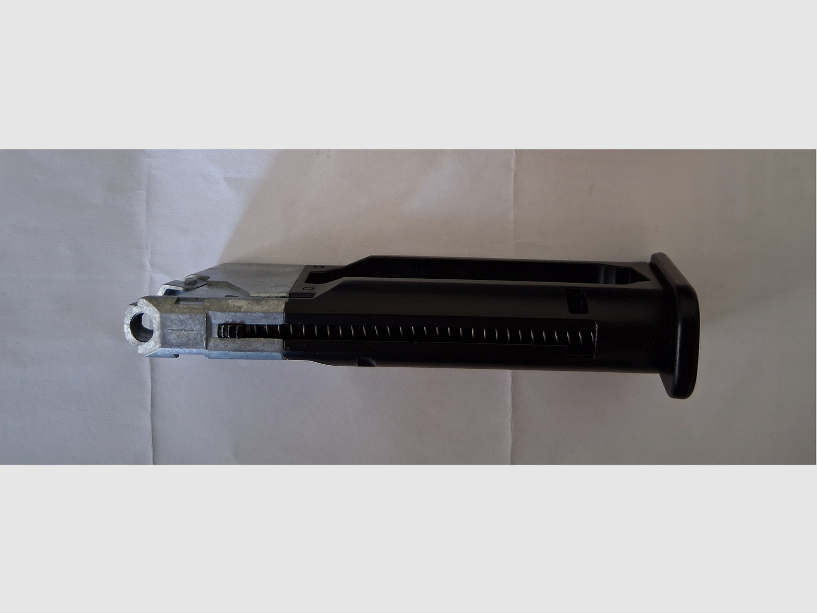 Magazin für CO2 Pistole ISSC M22 WG Blow Back, Kal. 6 mm BB, (neuwertig)