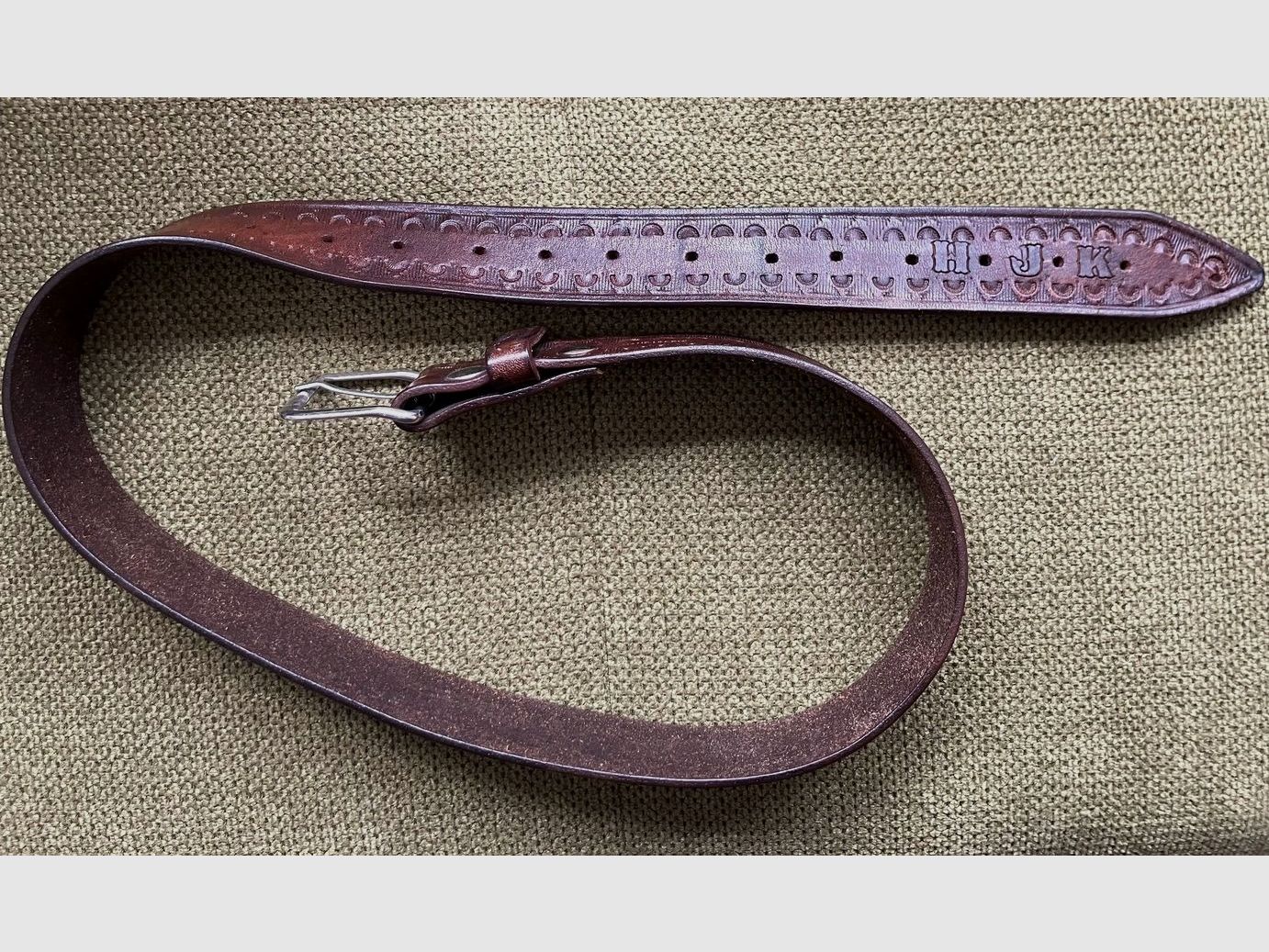 HKDesign  Art. Nr.010  Gürtel - 40 mm breit mit Randschlagmuster, Gesamtlänge 101 cm,   mit Monogramm,  daher = 2. Wahl